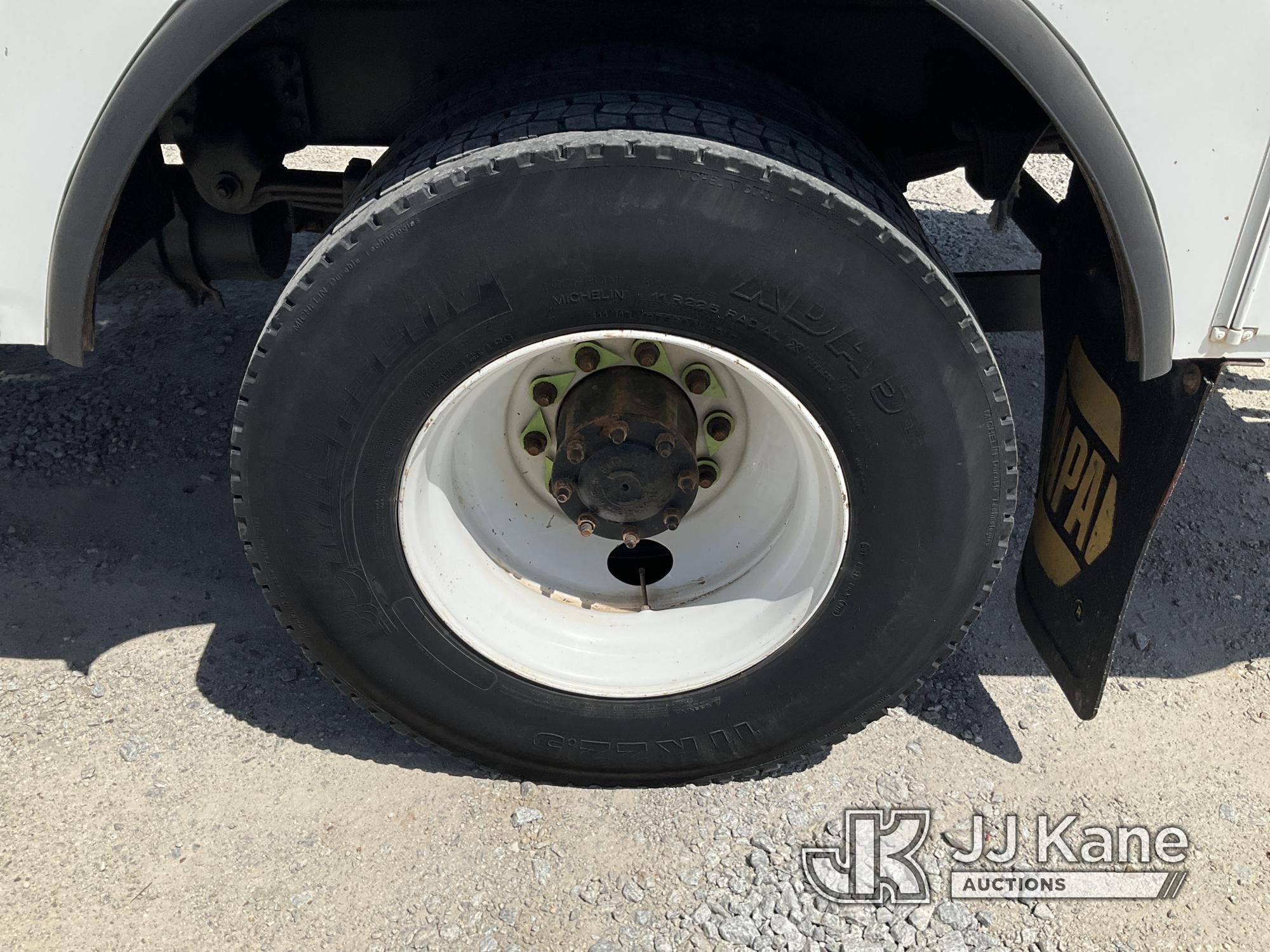 (Villa Rica, GA) Altec L42A, Over-Center Bucket center mounted on 2015 FREIGHTLINER M2-106 Utility T