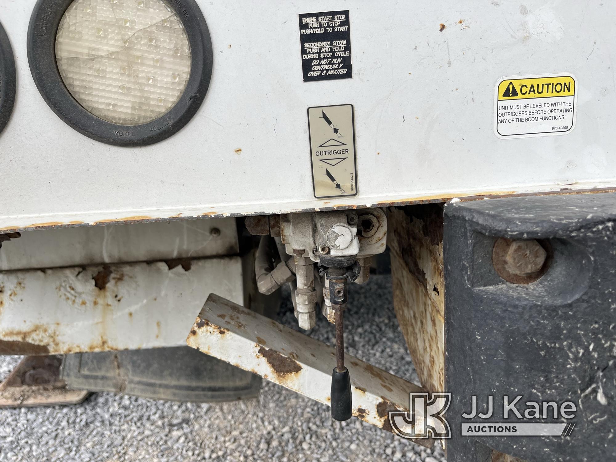 (Scottsville, KY) Altec L37MR, Over-Center Material Handling Bucket Truck center mounted on 2009 For