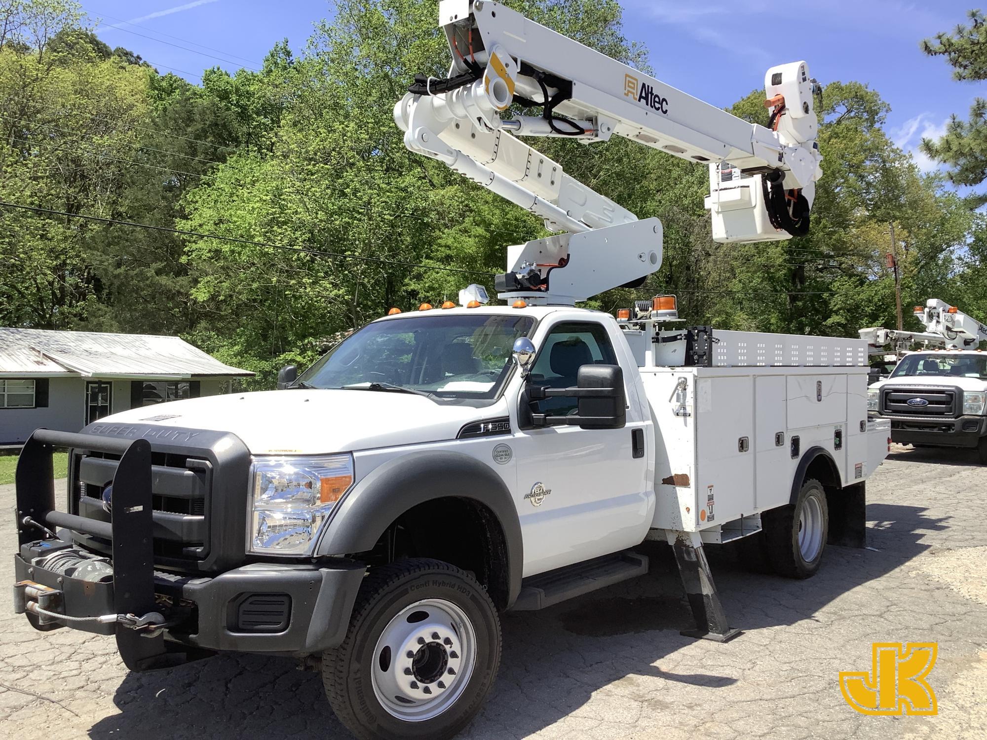 (Graysville, AL) Altec AT40-MH, Articulating & Telescopic Material Handling Bucket Truck mounted beh