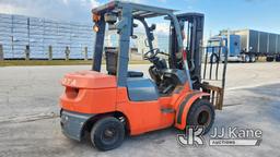 (Riviera Beach, FL) Toyota 7FDU25 Pneumatic Tired Forklift, Loading Assistance Available Runs, Moves