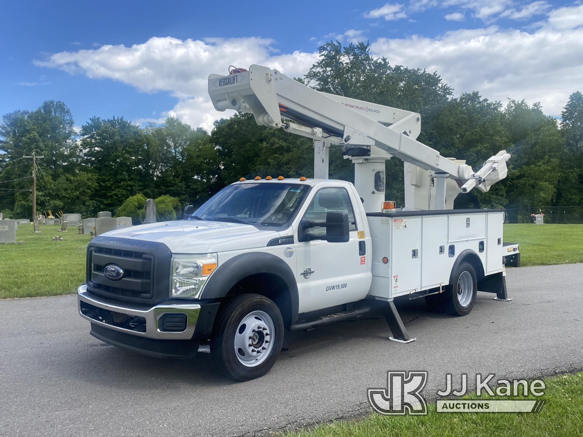 (Mount Airy, NC) Versalift VST-47SI, Material Handling Bucket Truck center mounted on 2015 Ford F550