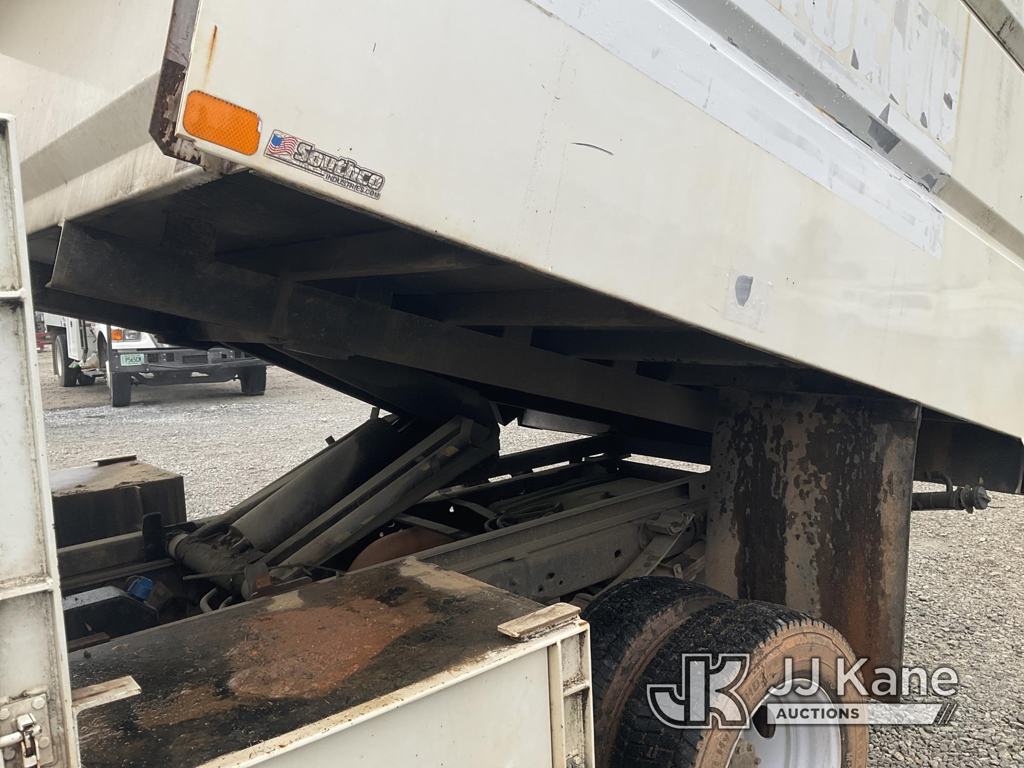 (Villa Rica, GA) 2012 Ford F550 4x4 Chipper Dump Truck Runs & Moves) (Jump To Start, Airbag Light On