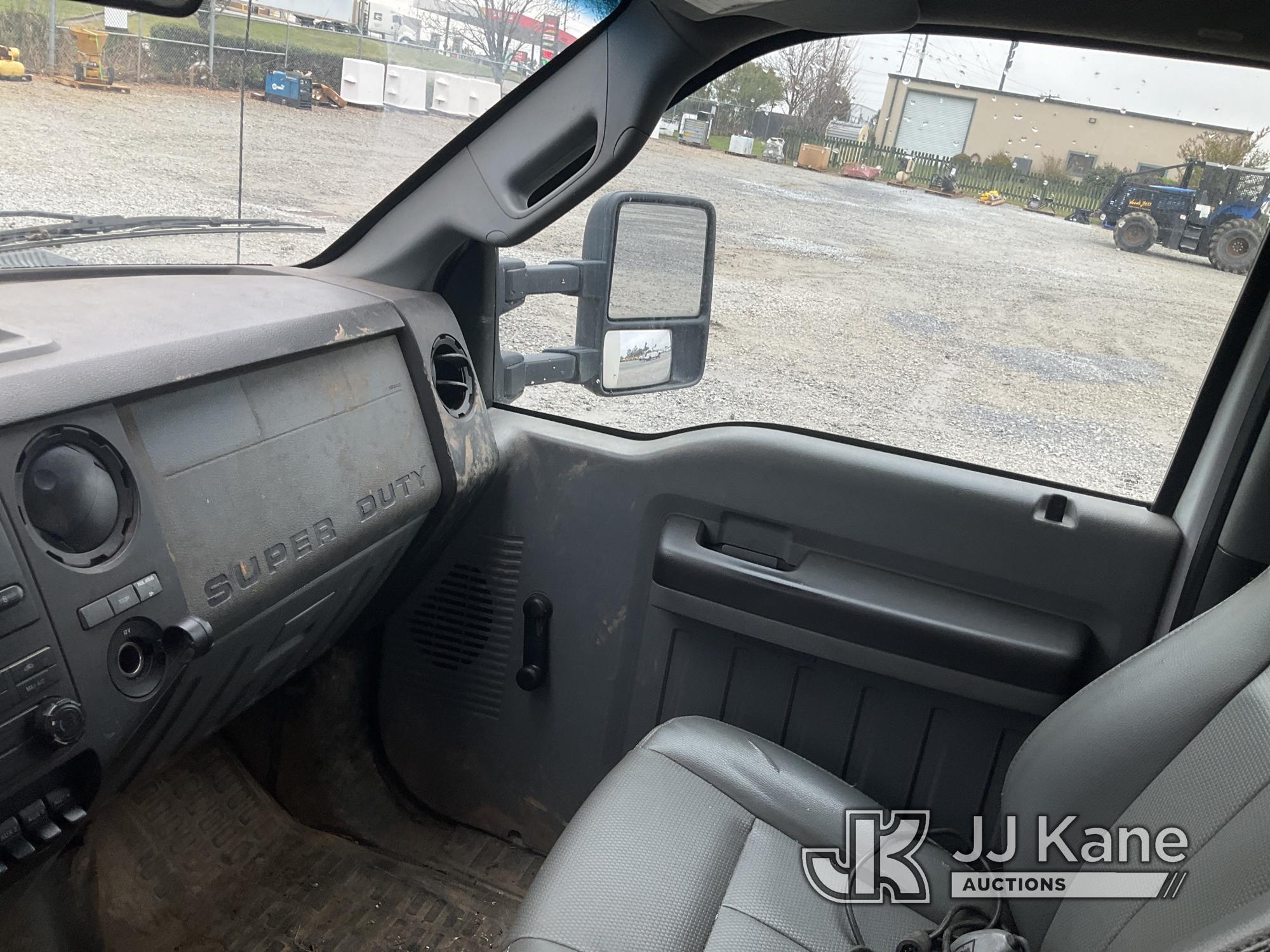 (Villa Rica, GA) 2012 Ford F550 4x4 Chipper Dump Truck Runs & Moves) (Jump To Start, Airbag Light On