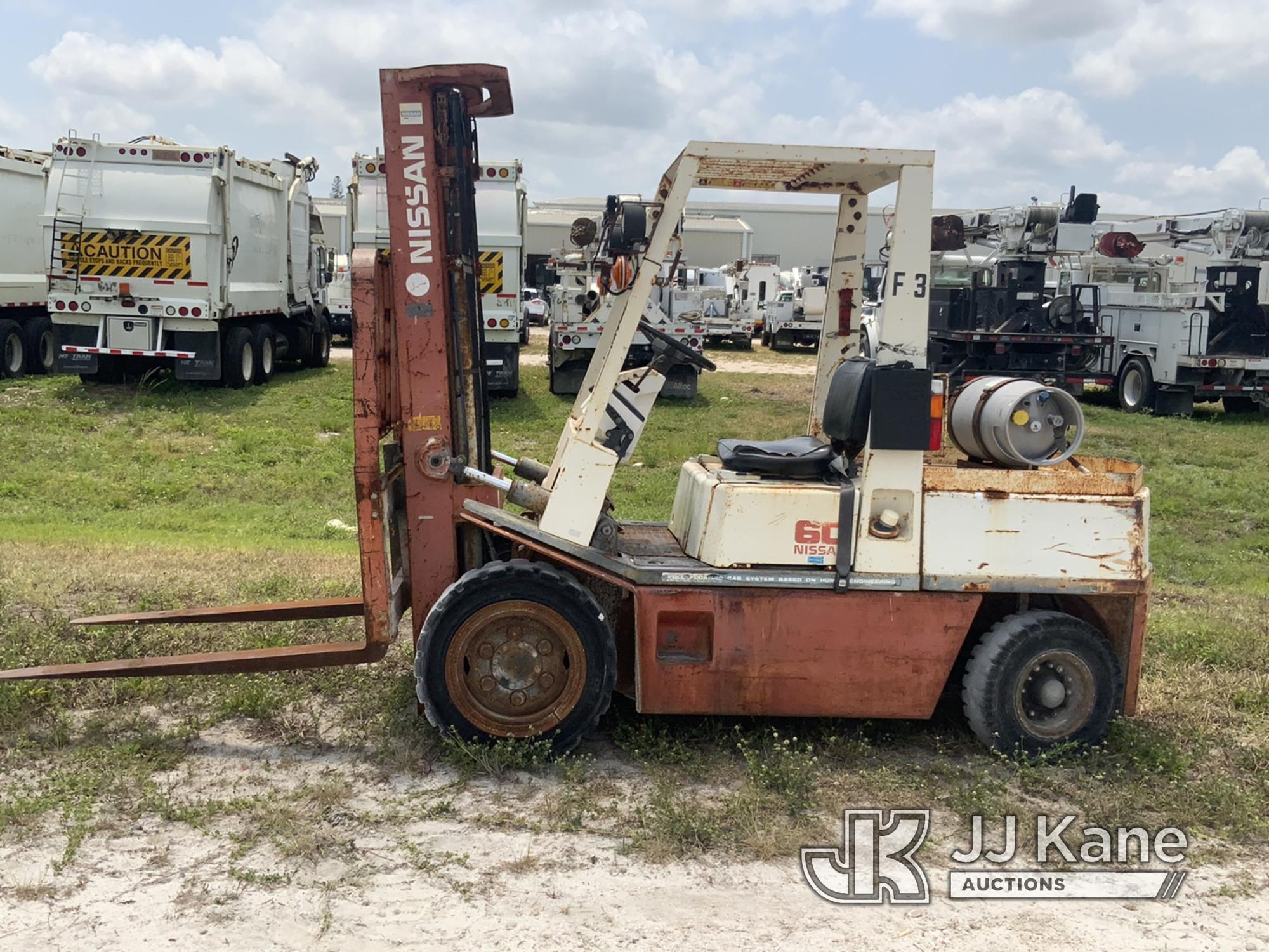 (Westlake, FL) 1990 Nissan M-C607 Pneumatic Tired Forklift Runs, Moves and Operates) (LPG Tank Inclu