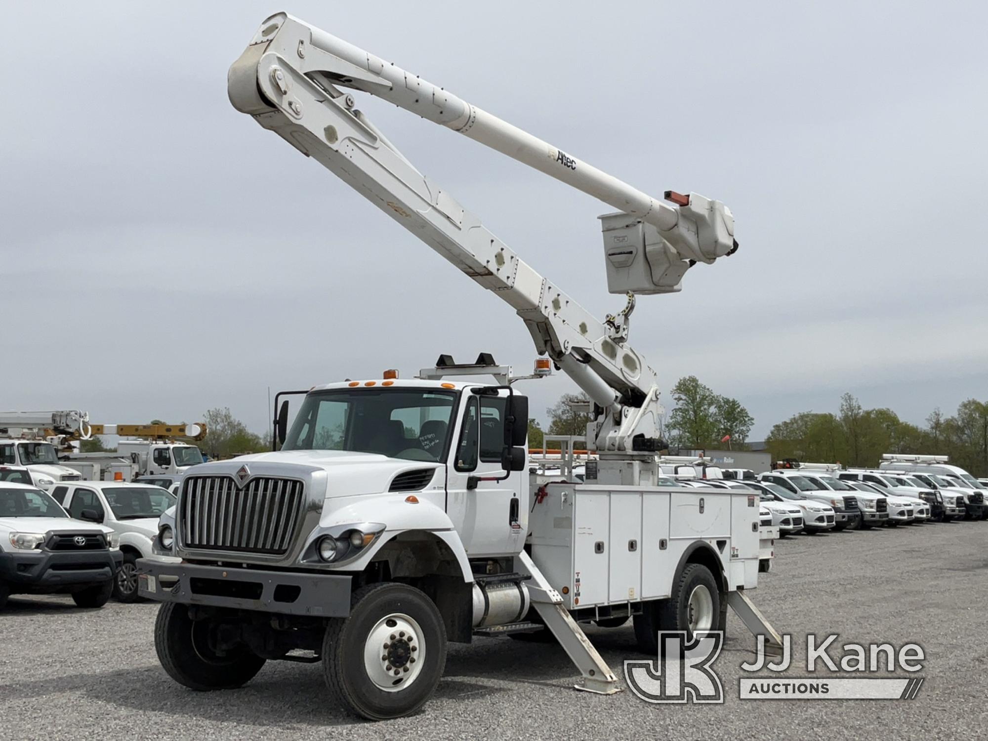 (Verona, KY) Altec AA55-MH, Material Handling Bucket Truck rear mounted on 2016 International 7300 4