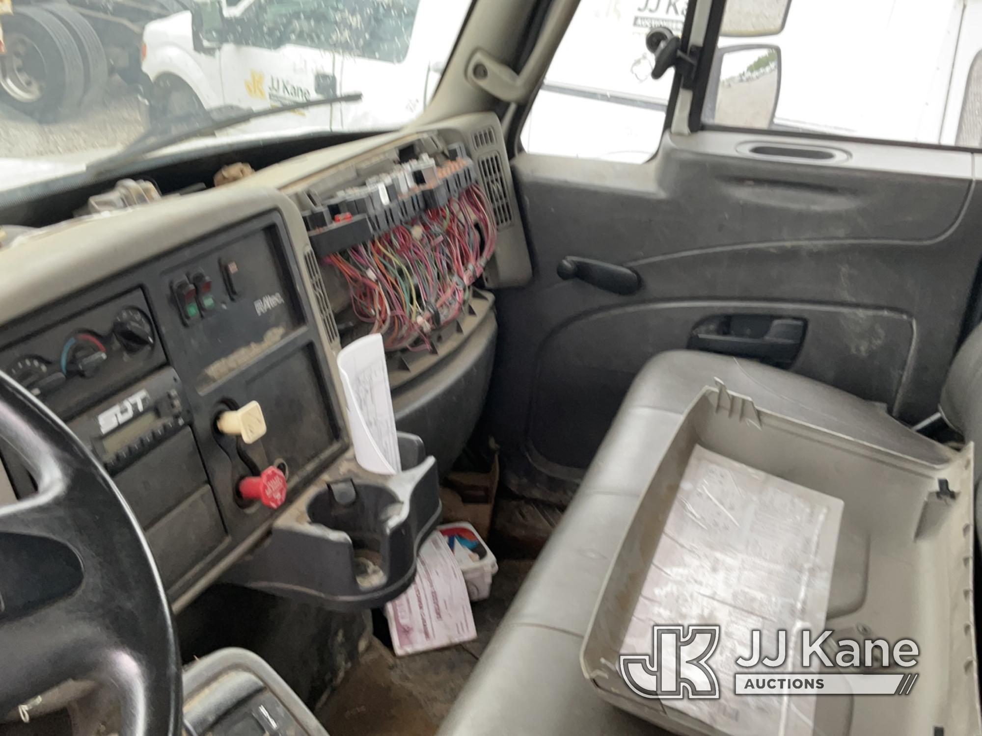 (Verona, KY) Altec DC47-TR, Digger Derrick rear mounted on 2014 International Durastar 4300 Utility