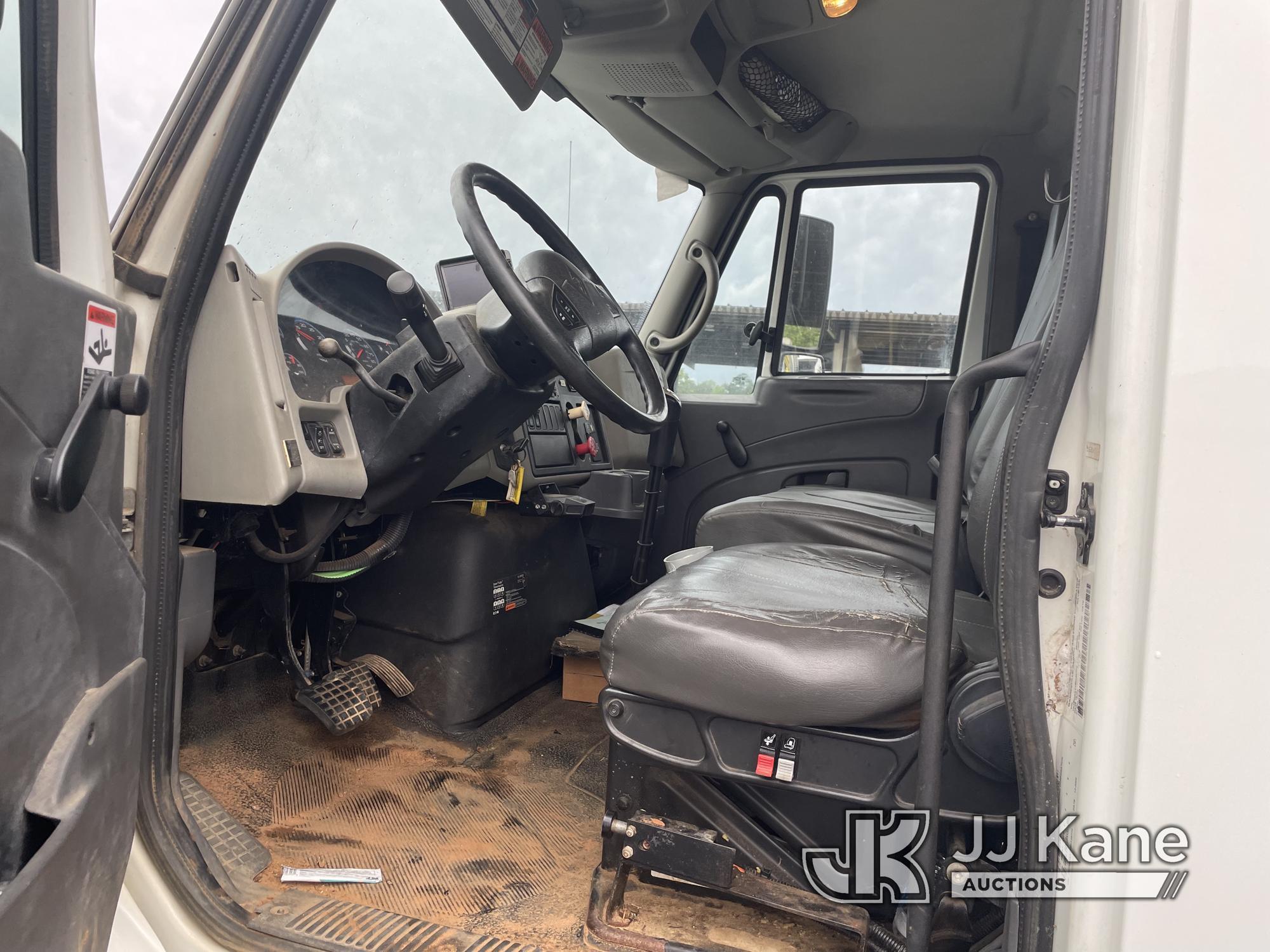 (Andalusia, AL) Altec AA60E, Material Handling Bucket rear mounted on 2009 International 7400 Utilit