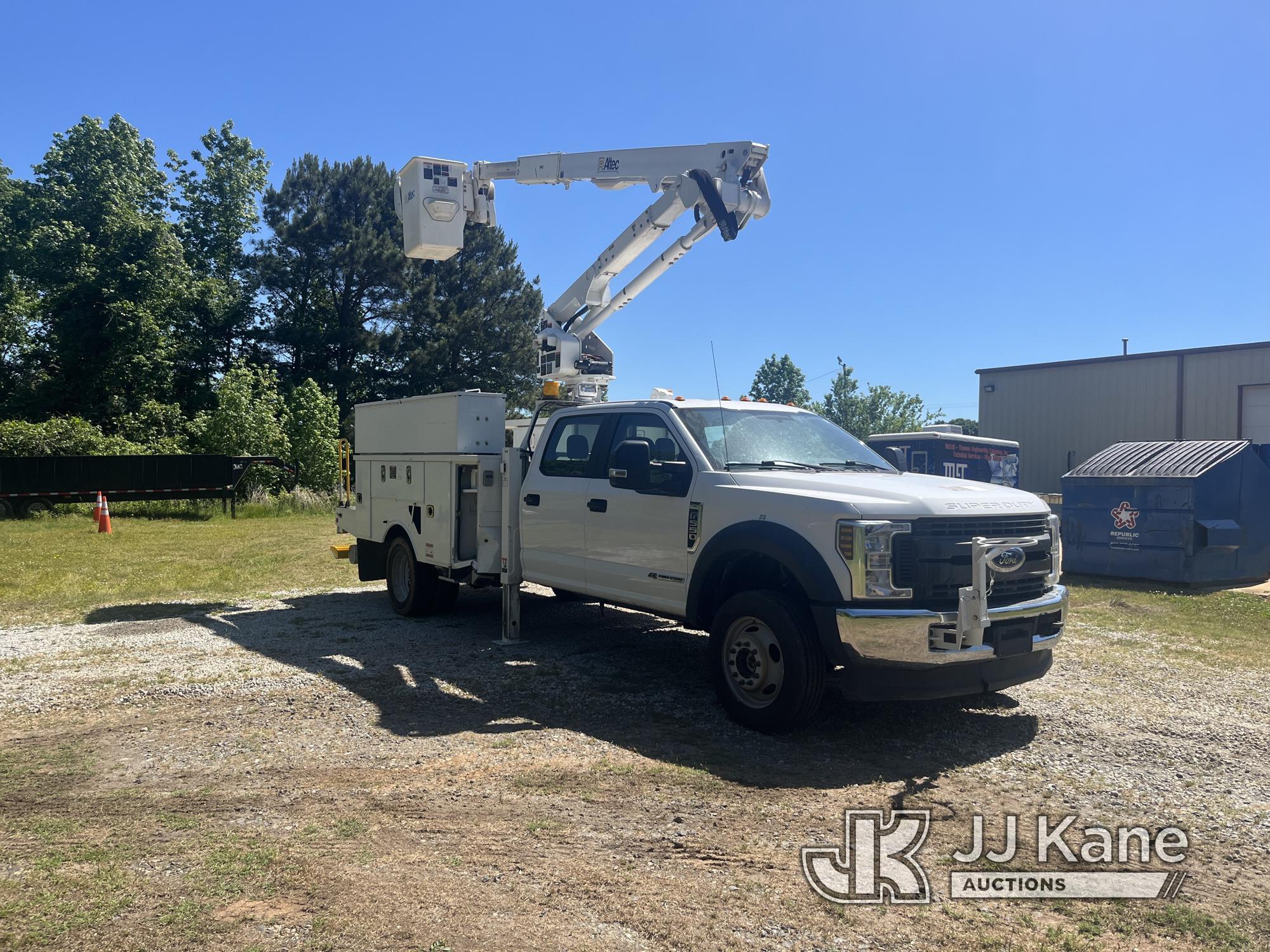 (Laurens, SC) Altec AT40G, Articulating & Telescopic Bucket Truck mounted behind cab on 2019 Ford F5