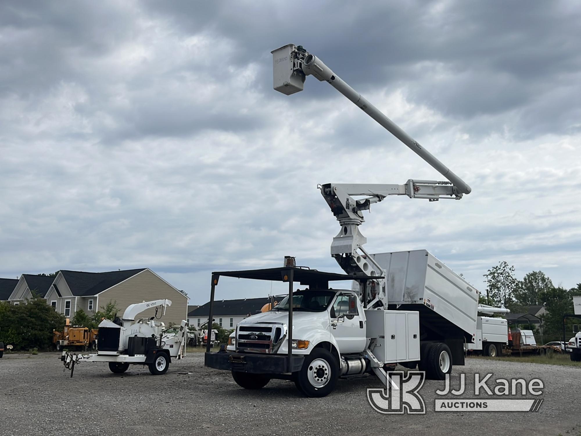 (Sumter, SC) Altec LR760-E70, Over-Center Elevator Bucket Truck mounted behind cab on 2015 Ford F750