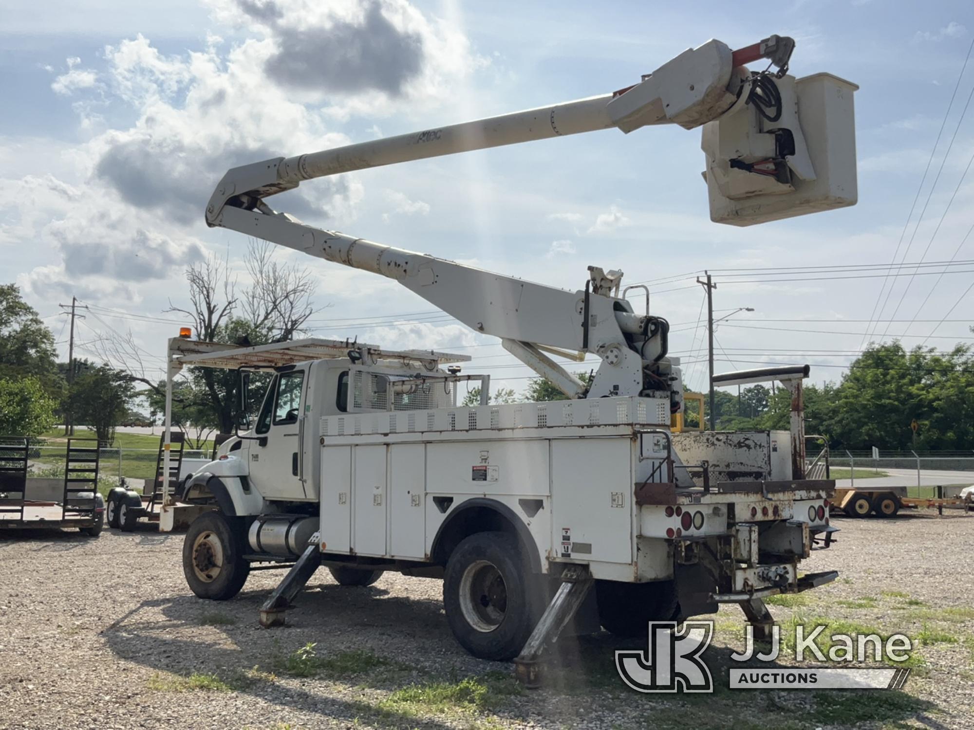 (Charlotte, NC) Altec AA755L, Material Handling Bucket rear mounted on 2004 International 7400 4x4 U