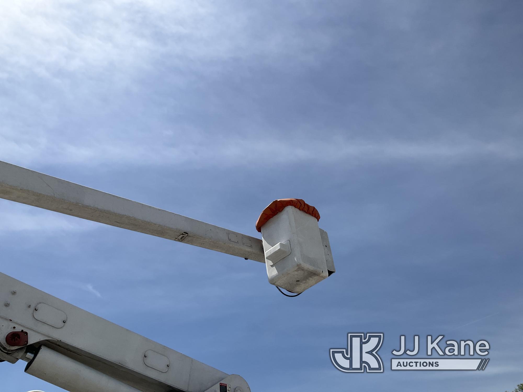 (Verona, KY) Versalift V0255RV, Over-Center Bucket Truck mounted behind cab on 2000 Ford F750 Chippe