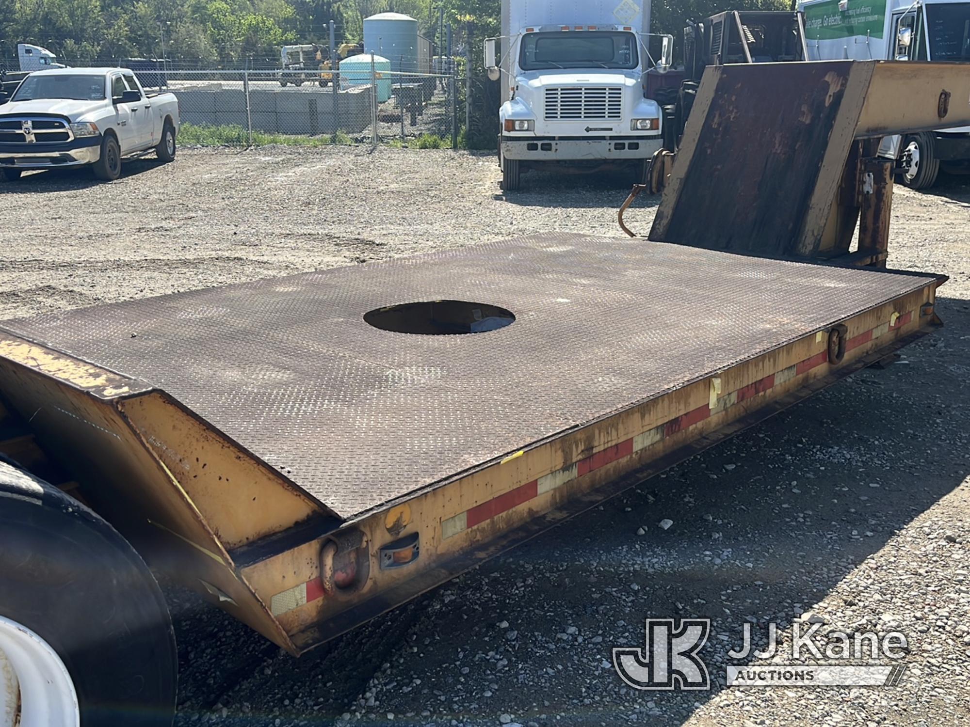 (Charlotte, NC) 1992 Holden Industries HDD36245 Ridgid Neck Lowboy Trailer Duke Unit)( non highway u