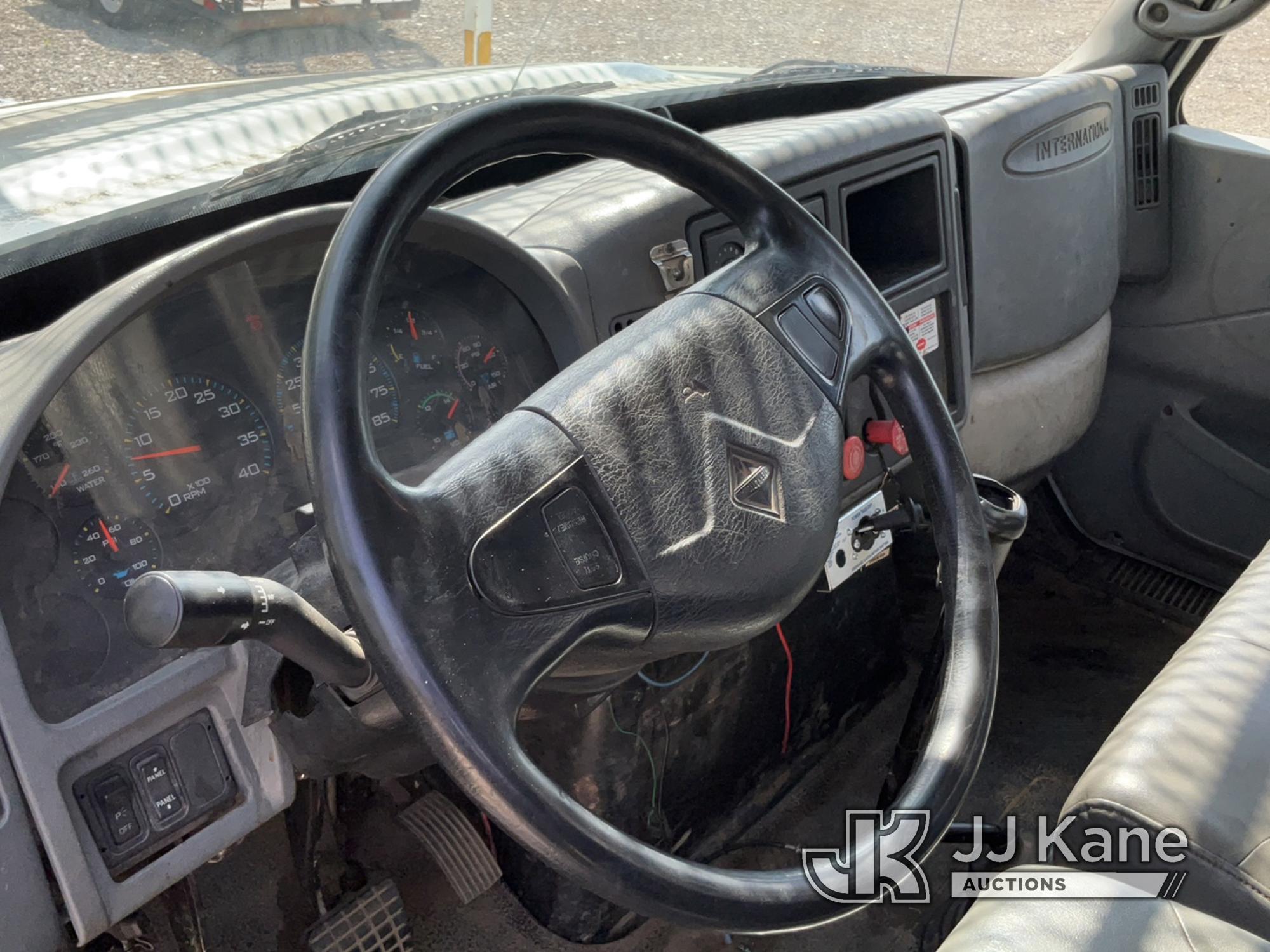 (Charlotte, NC) Altec AA755L, Material Handling Bucket rear mounted on 2004 International 7400 4x4 U