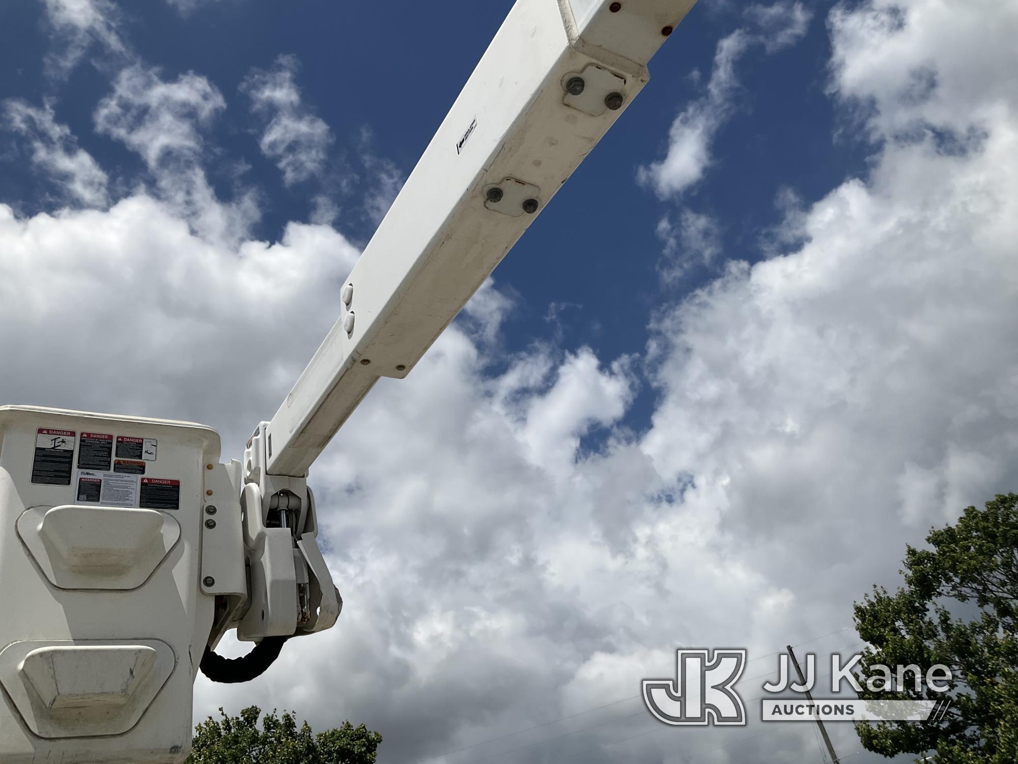 (Villa Rica, GA) Altec AT40G, Articulating & Telescopic Bucket mounted behind cab on 2017 Ford F550