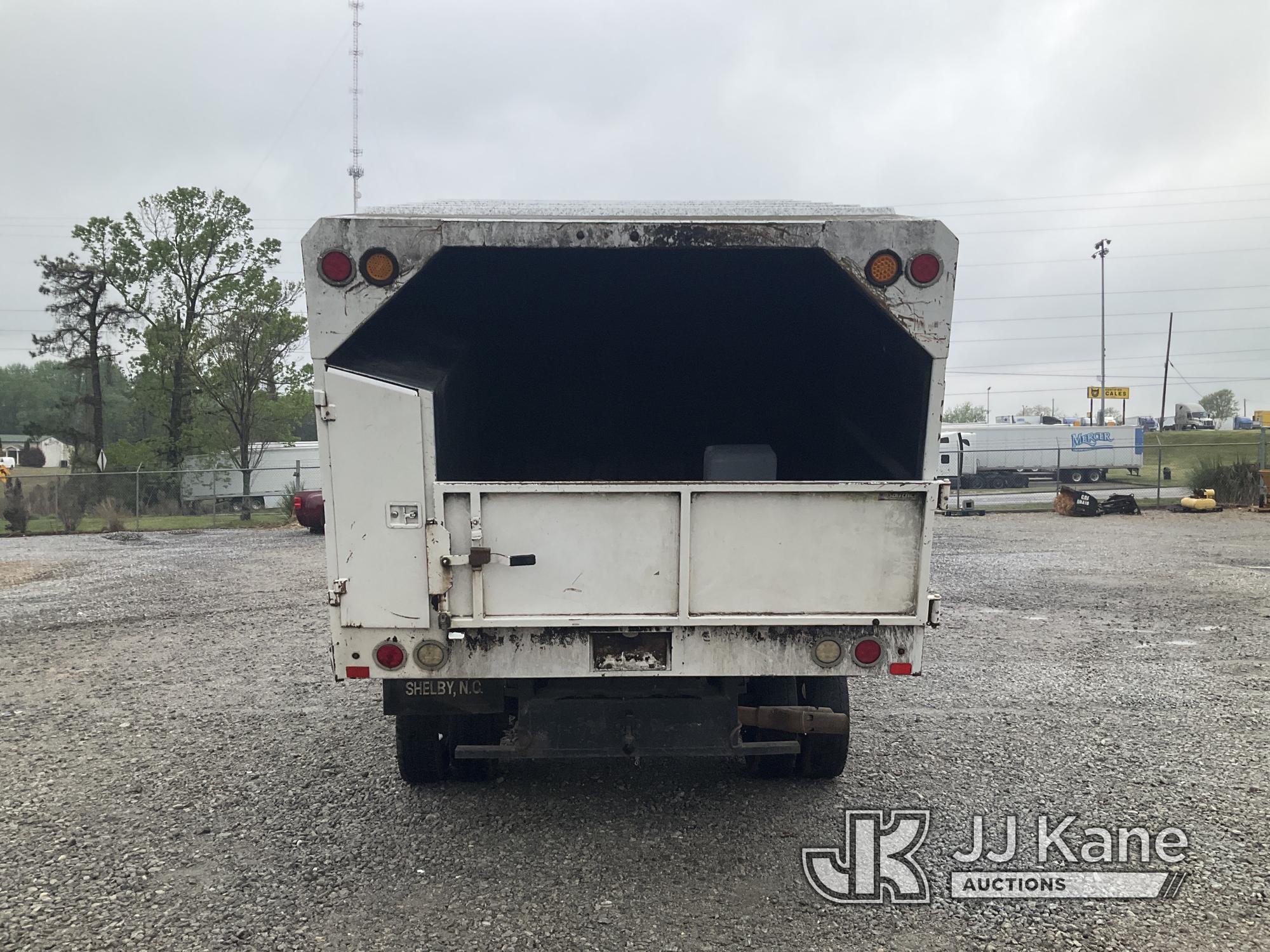 (Villa Rica, GA) 2012 Ford F550 4x4 Chipper Dump Truck Runs & Moves) (Jump To Start, Airbag Light On