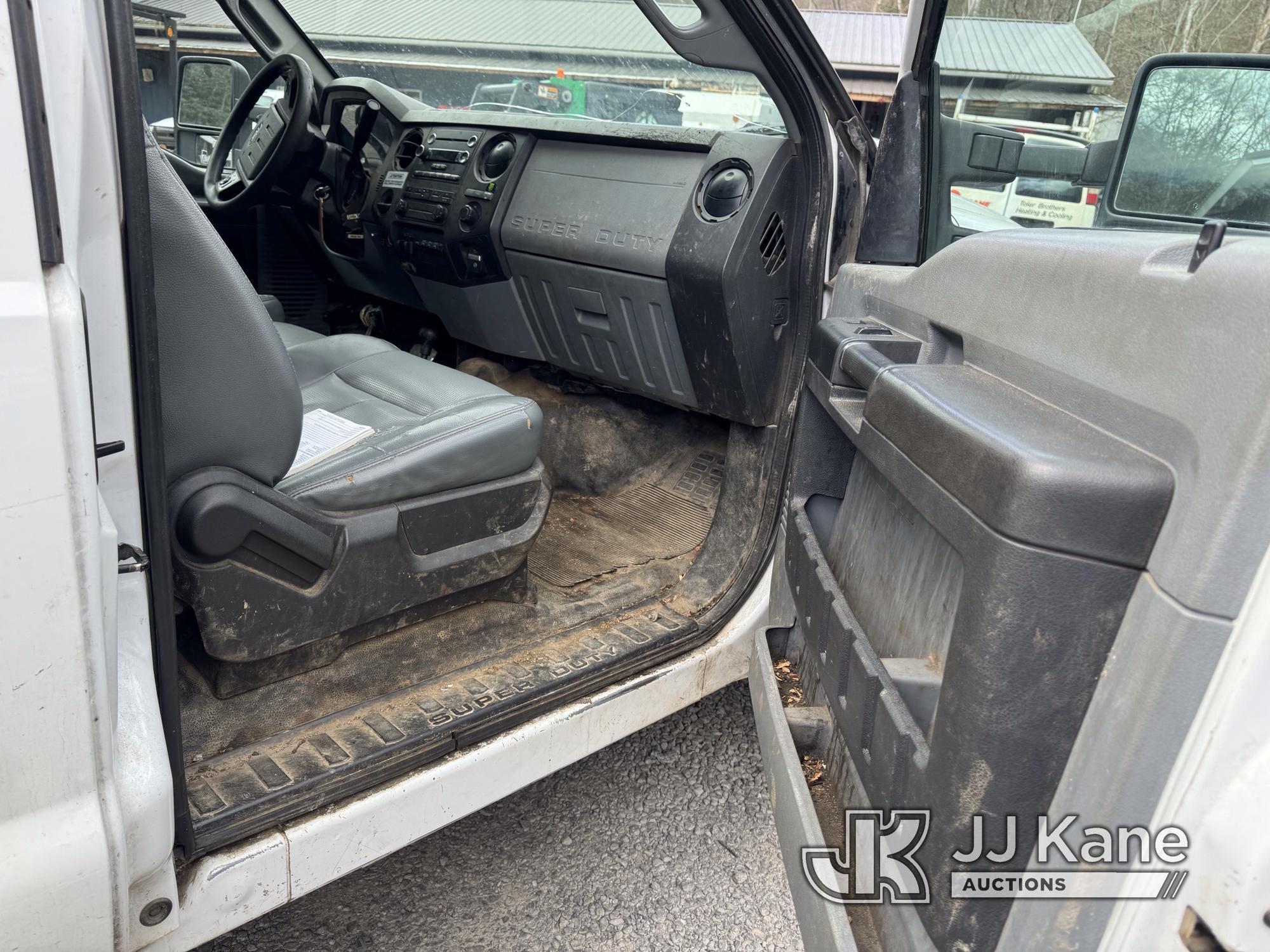 (Hanover, WV) 2016 Ford F550 4x4 Extended-Cab Chipper Dump Truck Runs, Moves & Dump Operates) (Low P