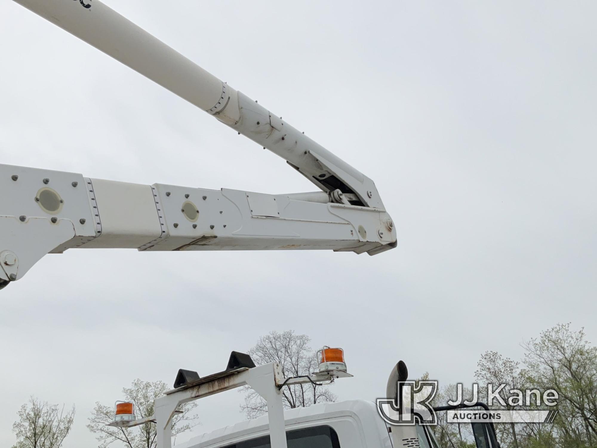 (Verona, KY) Altec AA55-MH, Material Handling Bucket Truck rear mounted on 2016 International 7300 4