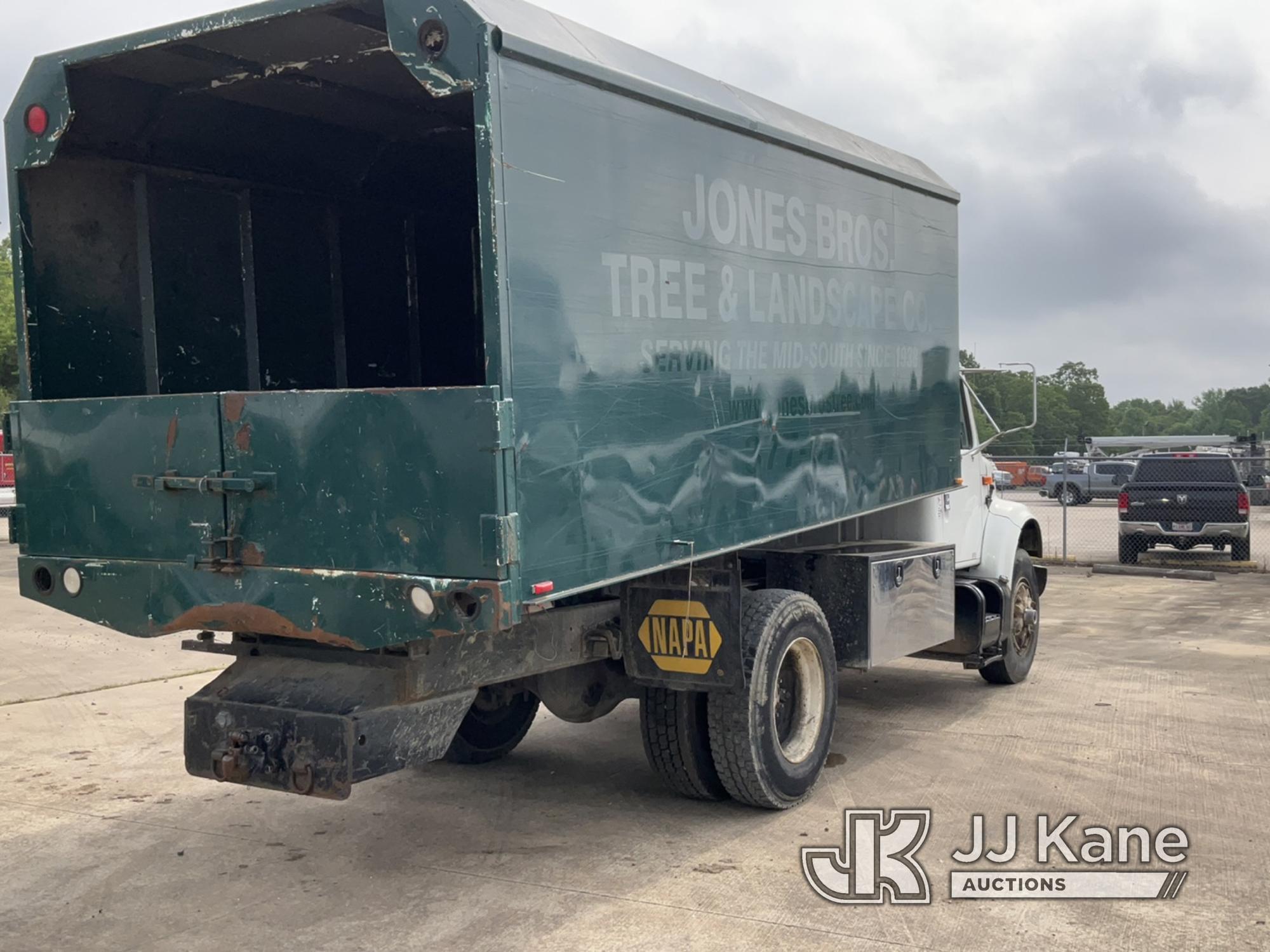 (Conway, AR) 2001 International 4900 Chipper Dump Truck Runs & Moves, Chip Dump Operates, Jump to St