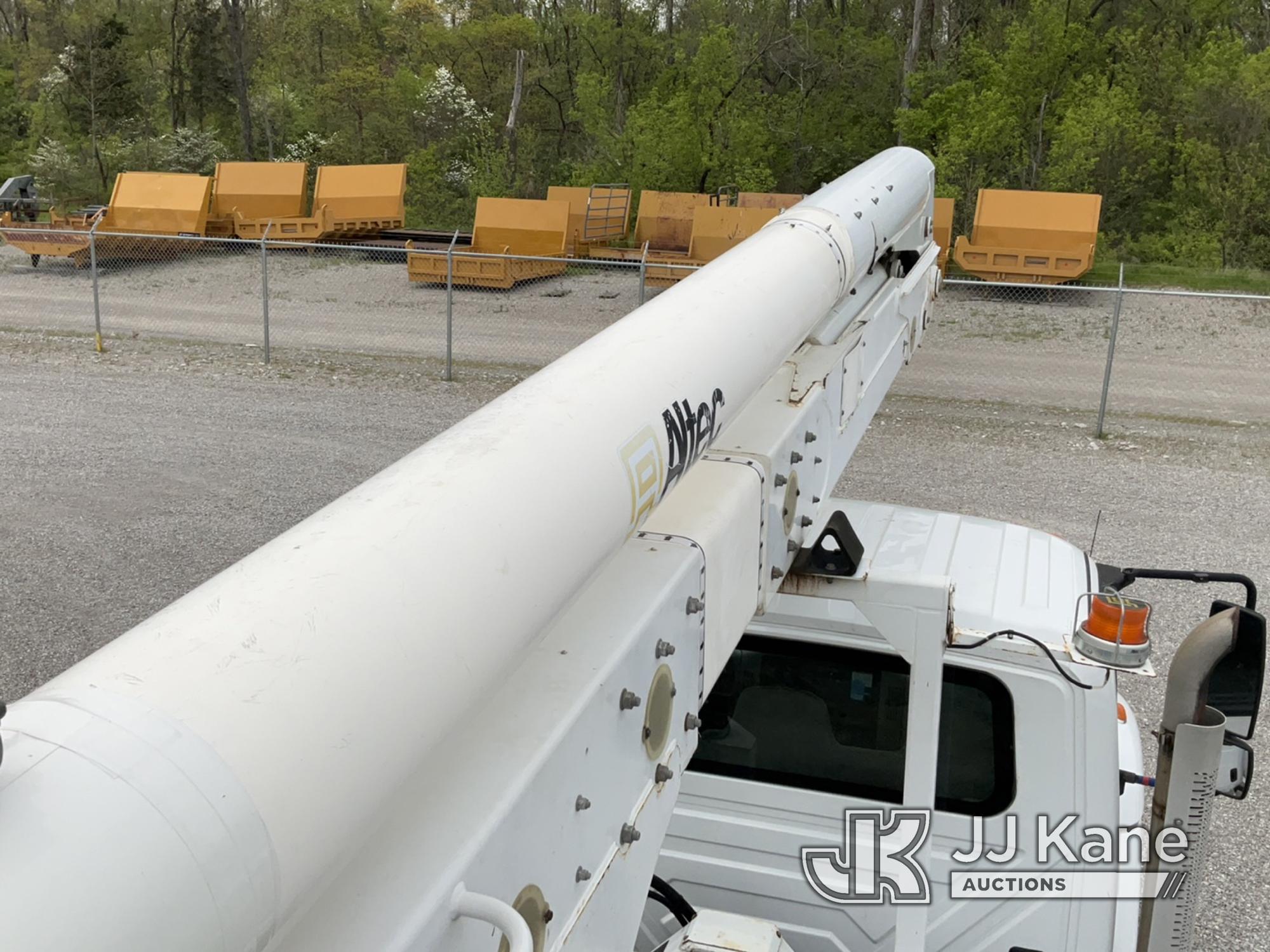 (Verona, KY) Altec AA55-MH, Material Handling Bucket Truck rear mounted on 2016 International 7300 4