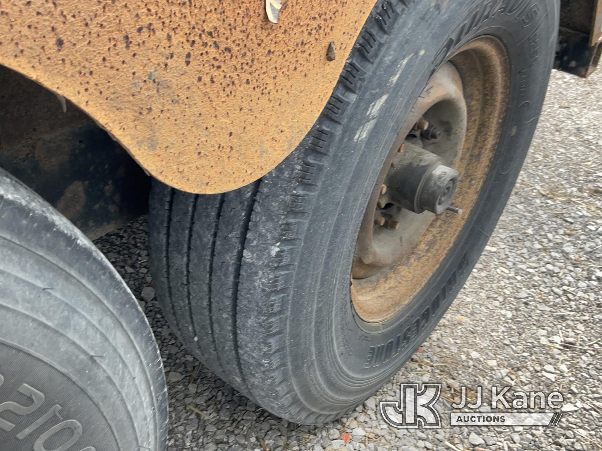 (Verona, KY) 2011 Eager Beaver SK6 T/A Tagalong Equipment Trailer Missing Ramp Chain, Rust Damage) (