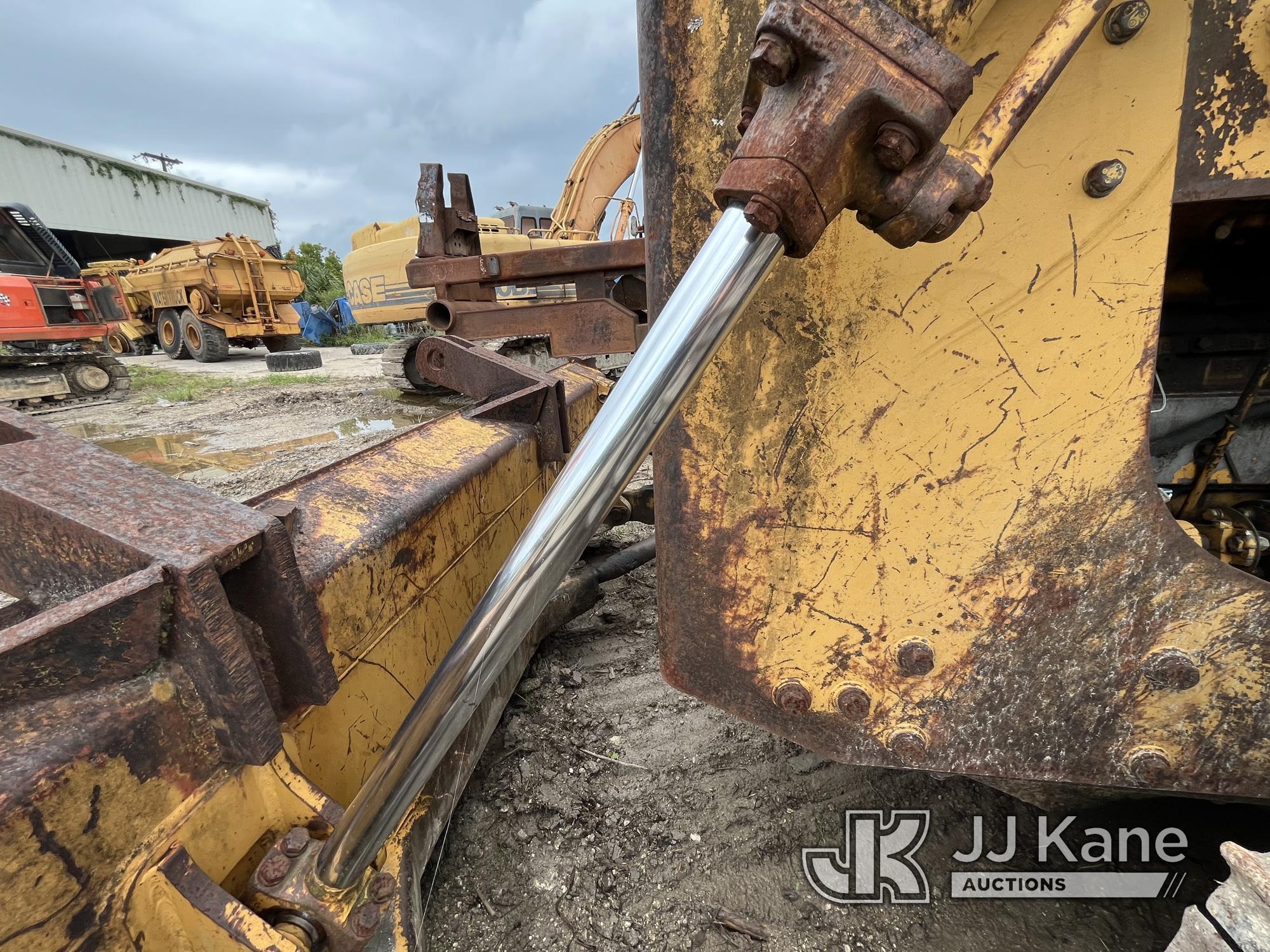 (Lake Butler, FL) 1987 Komatsu D58E1 Crawler Tractor Dose Not Run, Move, or Operate, Condition Unkno