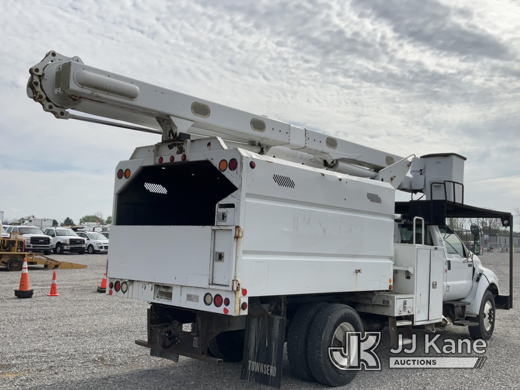 (Verona, KY) Altec LR760-E70, Over-Center Elevator Bucket Truck mounted behind cab on 2012 Ford F750