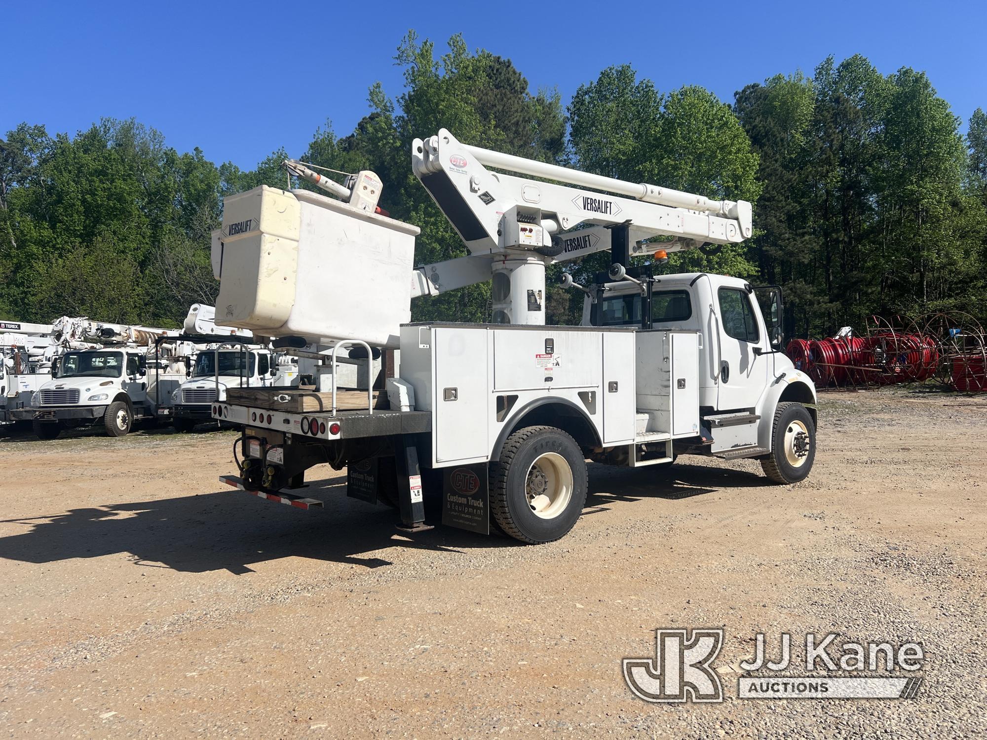 (Cumming, GA) Versalift VST6000, Articulating & Telescopic Material Handling Bucket Truck center mou