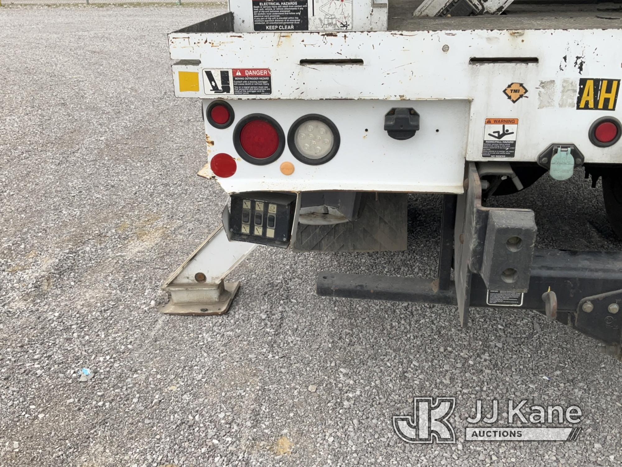 (Verona, KY) Altec AA55-MH, Material Handling Bucket Truck rear mounted on 2016 International 7300 4