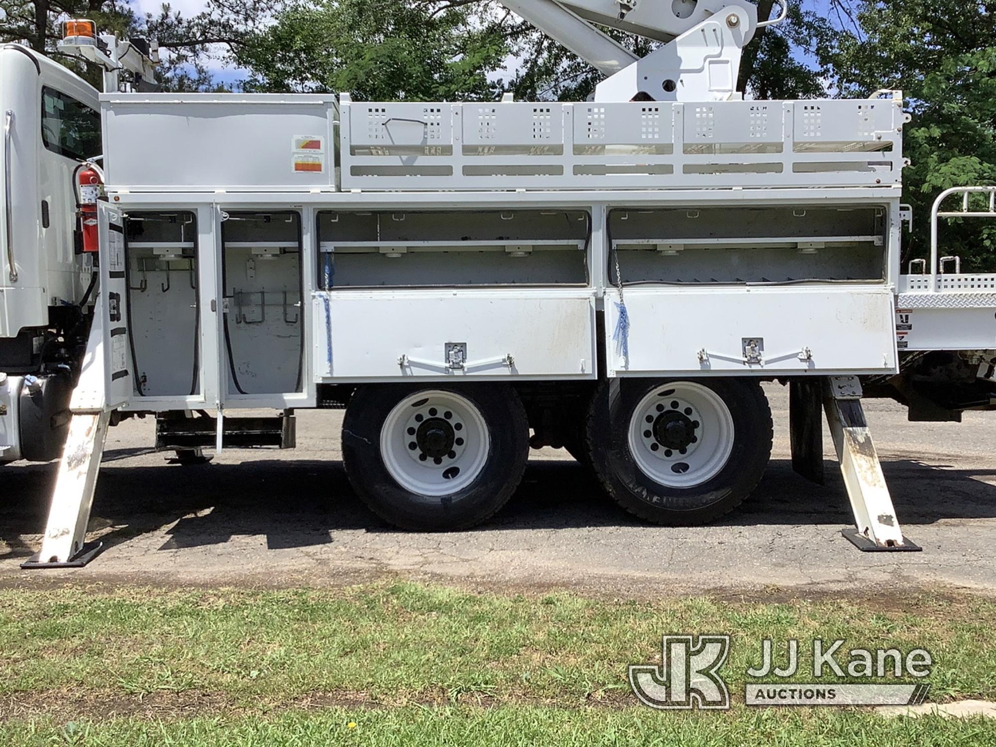 (Graysville, AL) Altec AM855-MH, Over-Center Material Handling Bucket rear mounted on 2015 Freightli