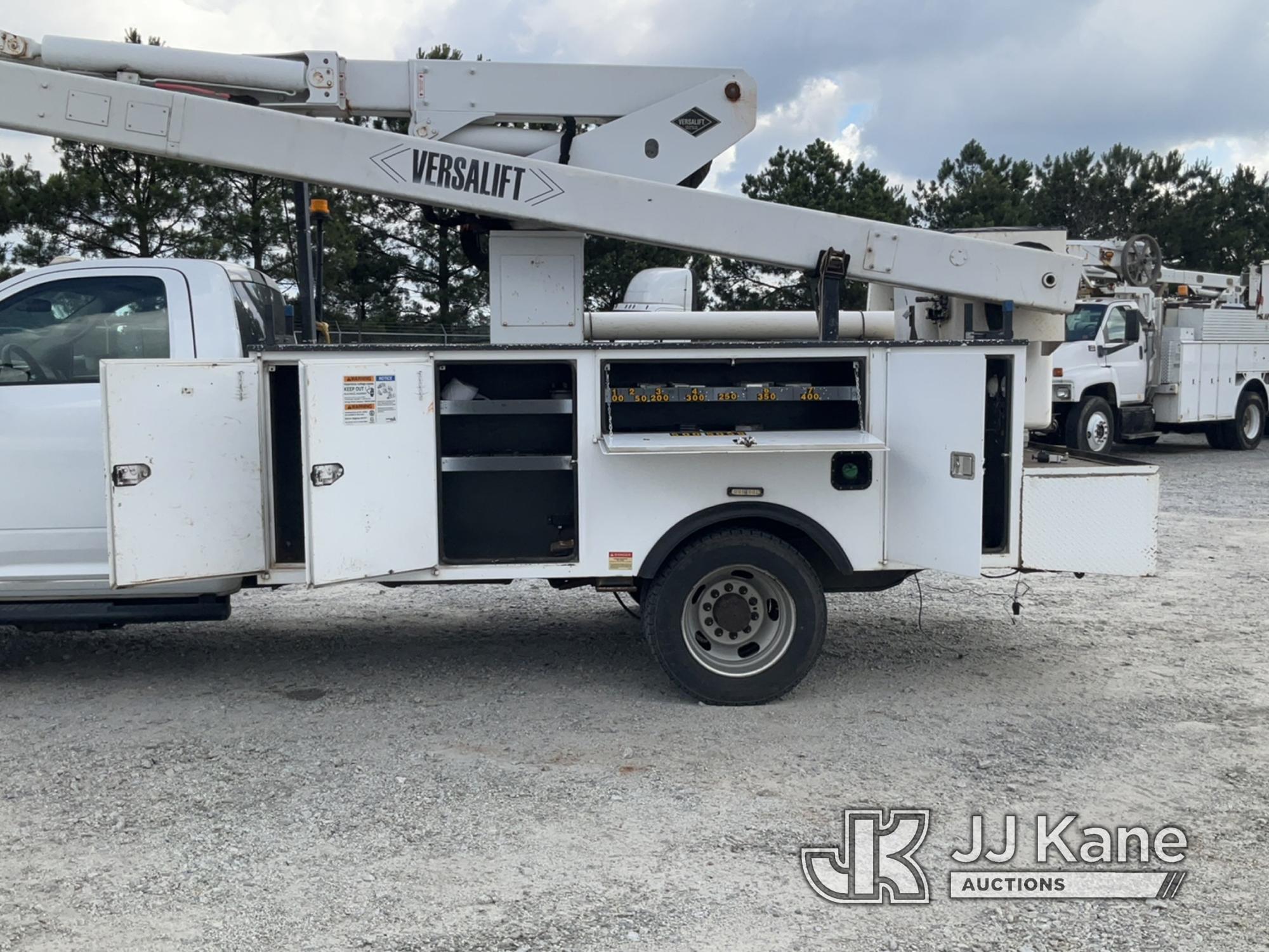 (Villa Rica, GA) Versalift Uncategorized, Articulating & Telescopic Bucket Truck center mounted on 2