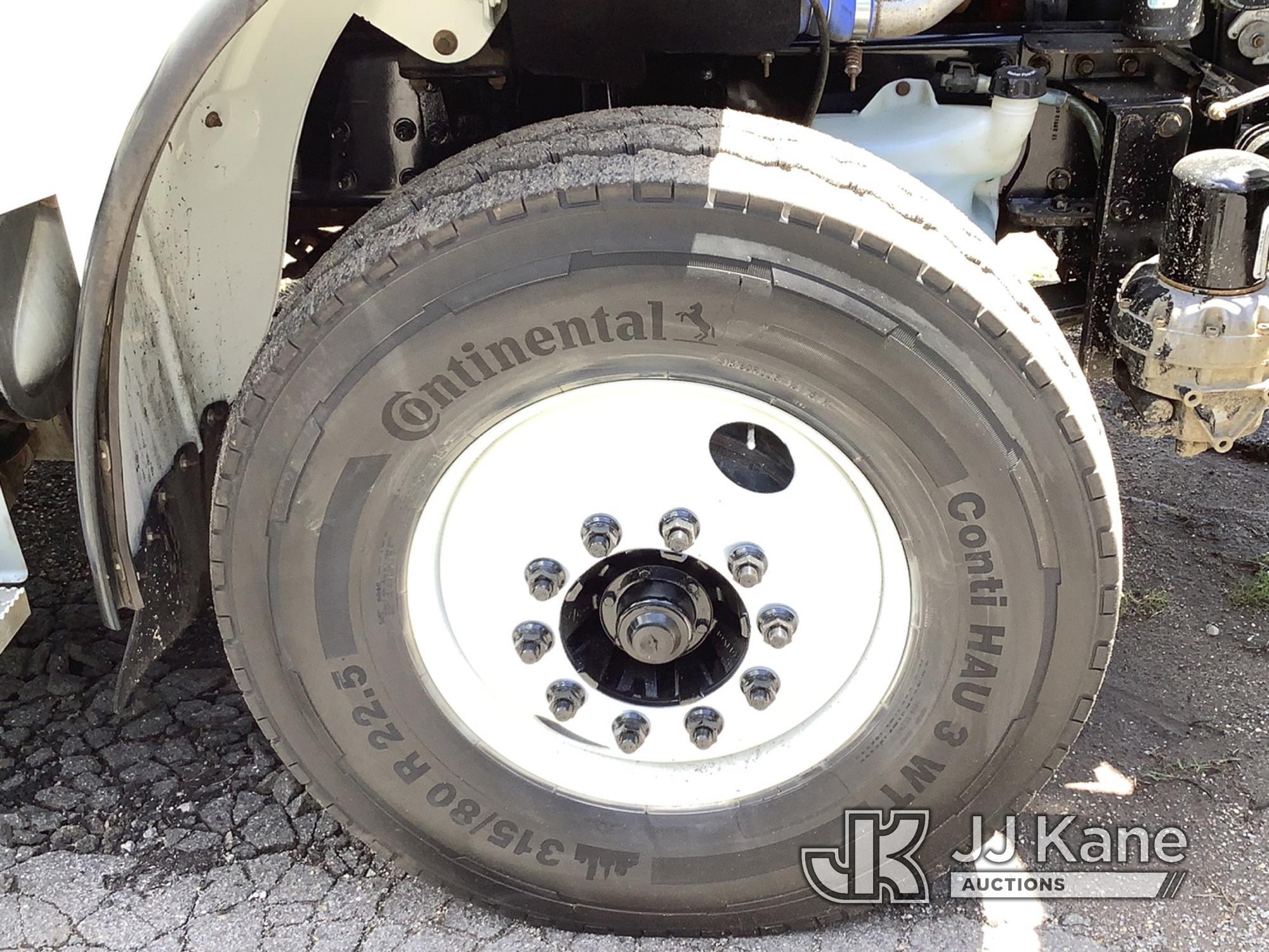 (Graysville, AL) Altec AM855-MH, Over-Center Material Handling Bucket rear mounted on 2015 Freightli