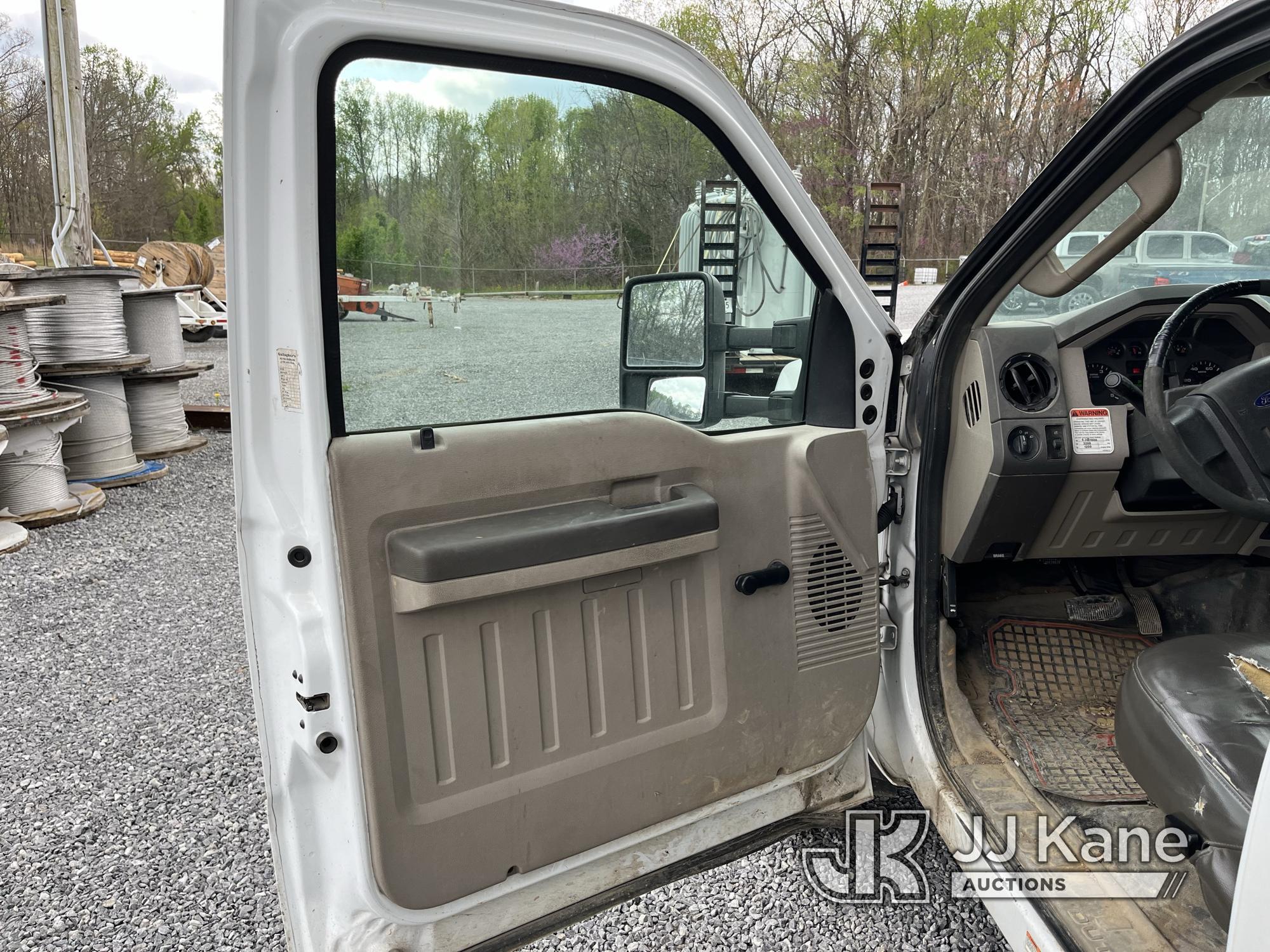 (Scottsville, KY) Altec L37MR, Over-Center Material Handling Bucket Truck center mounted on 2009 For