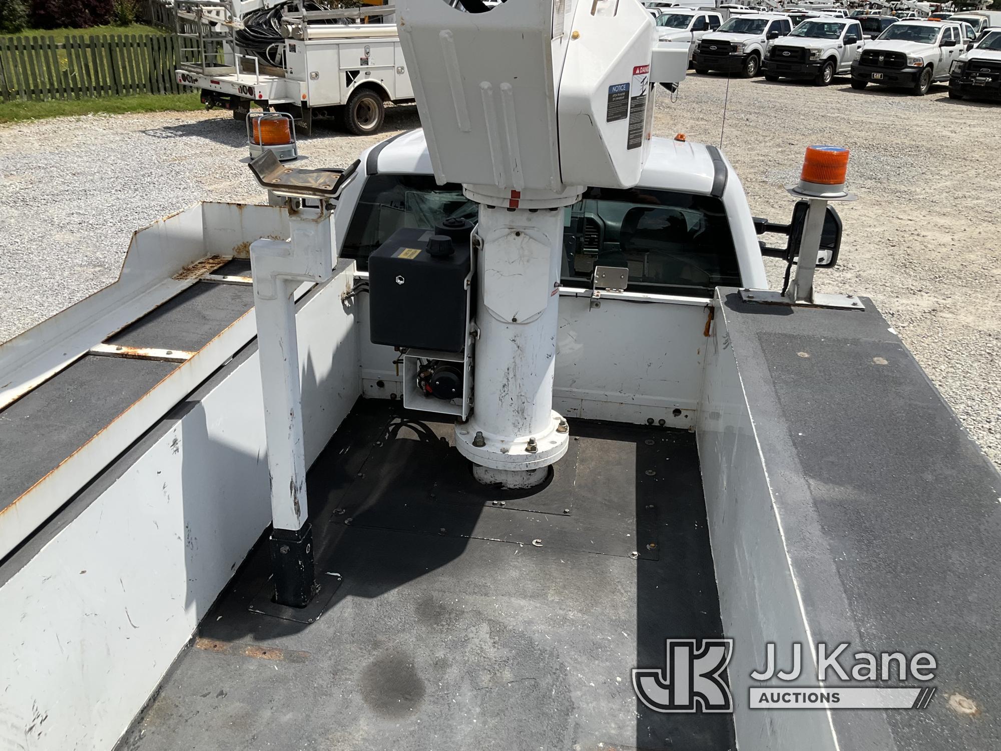 (Villa Rica, GA) Altec AT40G, Articulating & Telescopic Bucket mounted behind cab on 2017 Ford F550