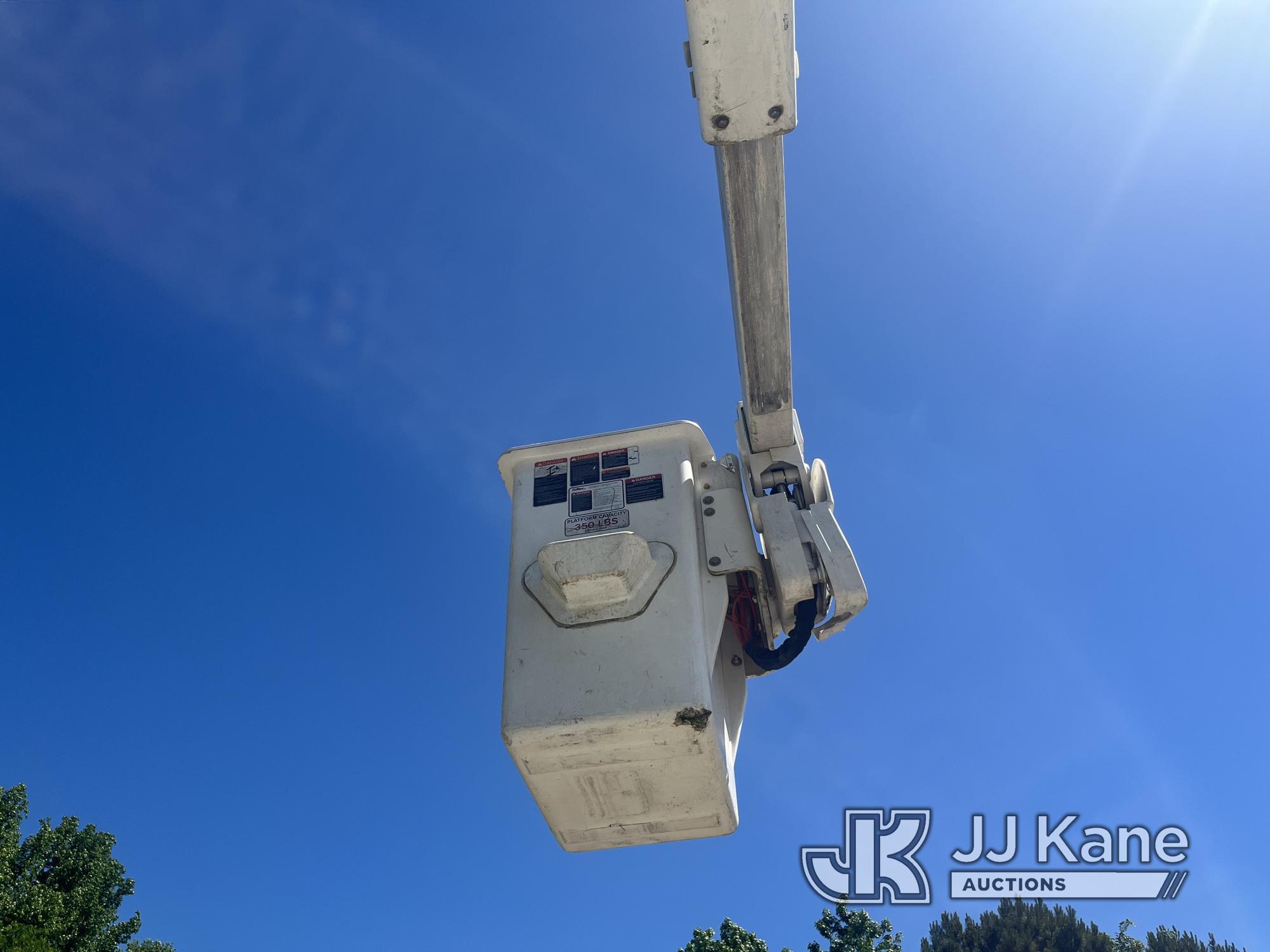 (Laurens, SC) Altec AT40G, Articulating & Telescopic Bucket Truck mounted behind cab on 2019 Ford F5