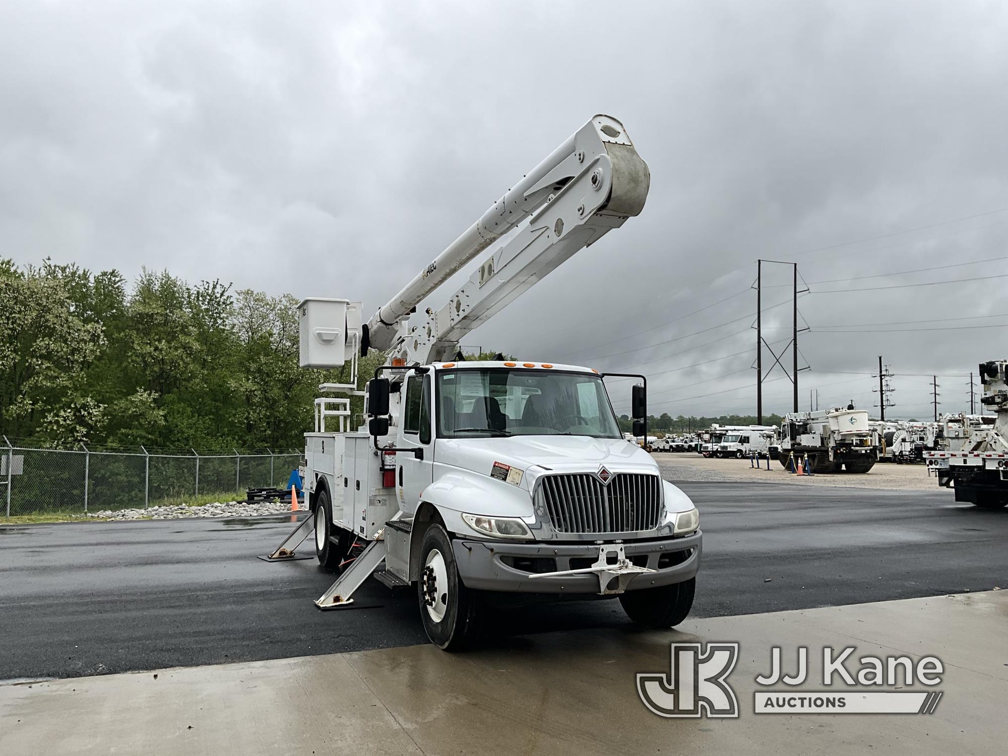 (Elizabethtown, KY) Altec AA55-MH, Material Handling Bucket Truck rear mounted on 2017 International