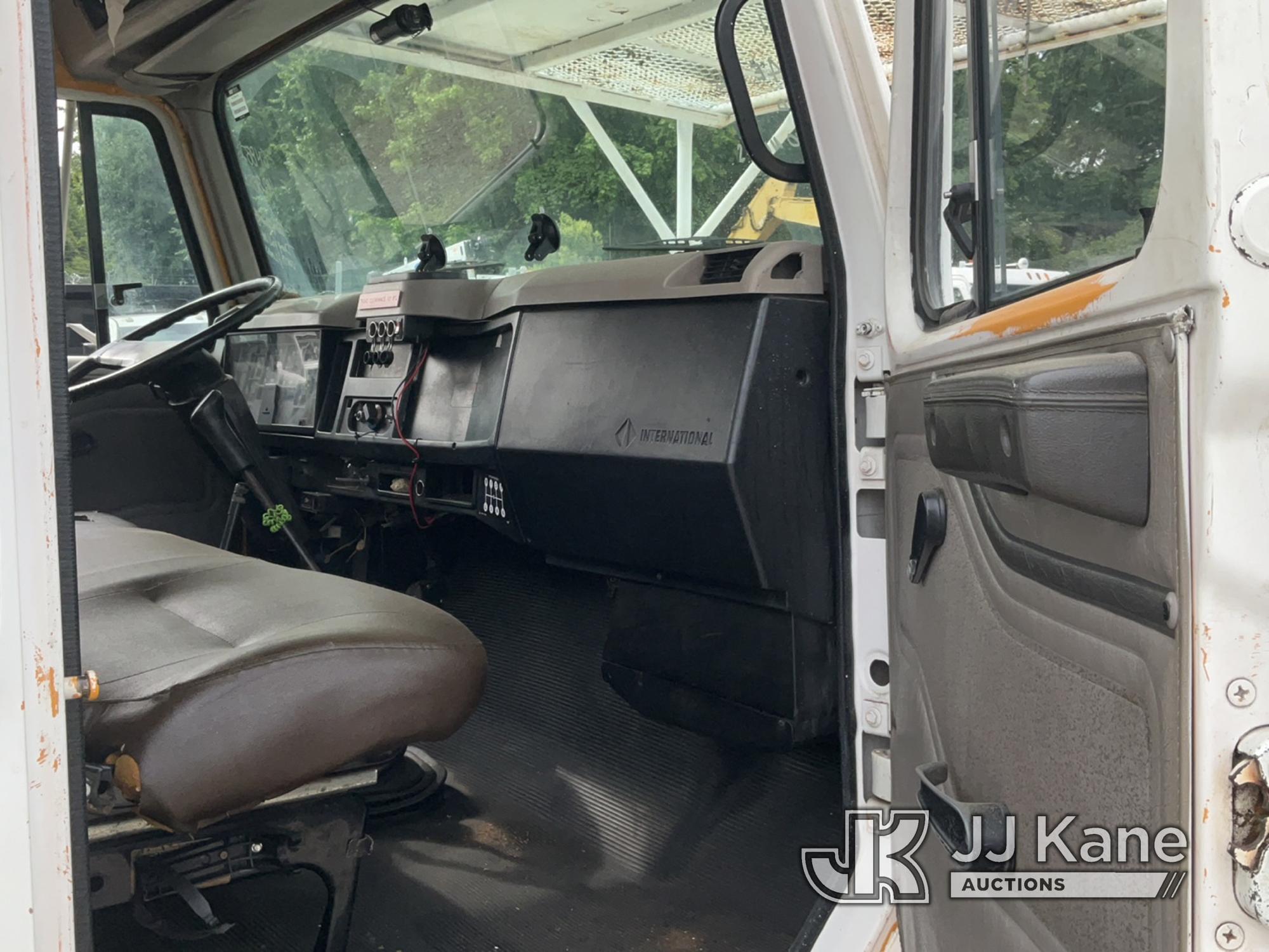 (Charlotte, NC) Altec LRV-55, Over-Center Bucket mounted behind cab on 2001 International 4700 Chipp