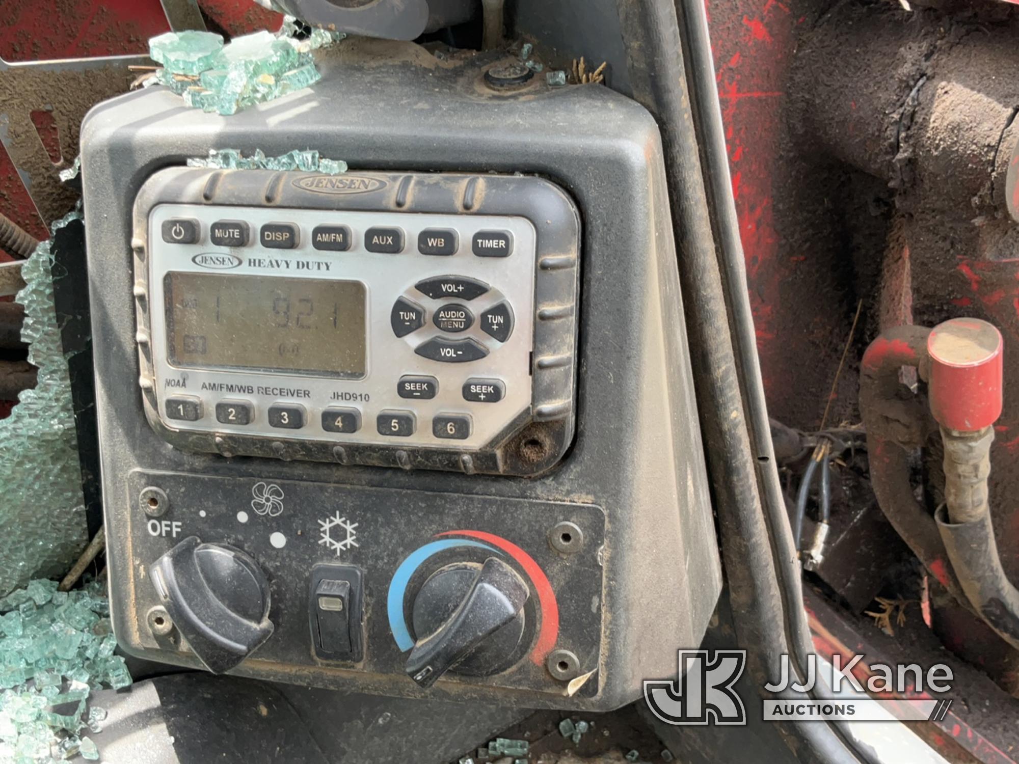 (Conway, AR) 2017 Takeuchi TL12 Skid Steer Loader Not Running, Condition Unknown, Cab Glass Broken,