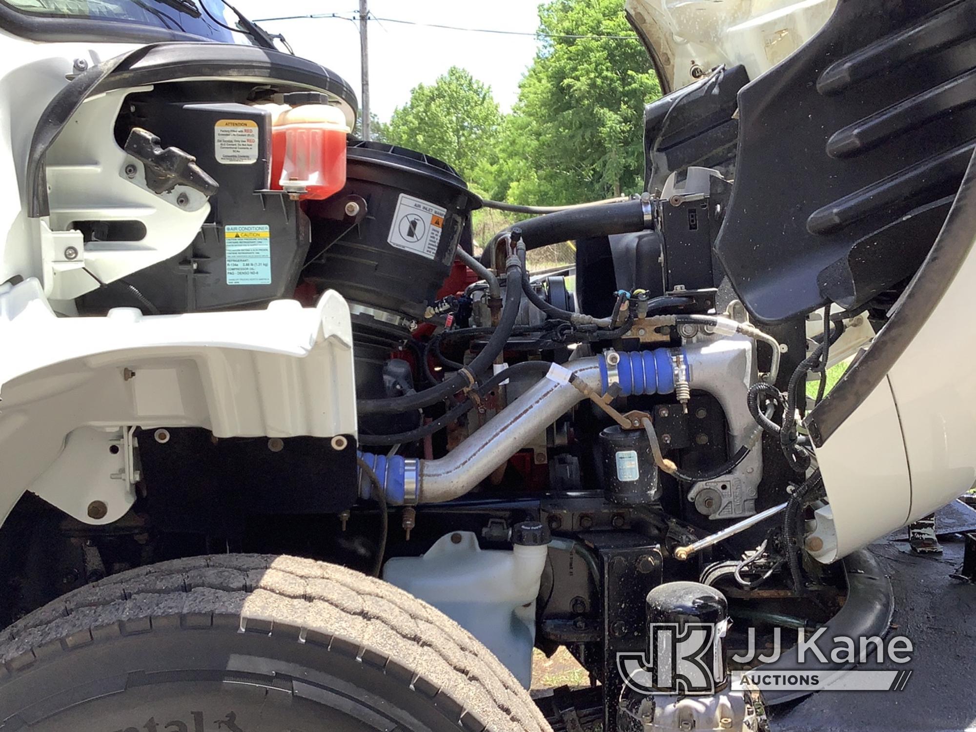 (Graysville, AL) Altec AM855-MH, Over-Center Material Handling Bucket rear mounted on 2015 Freightli