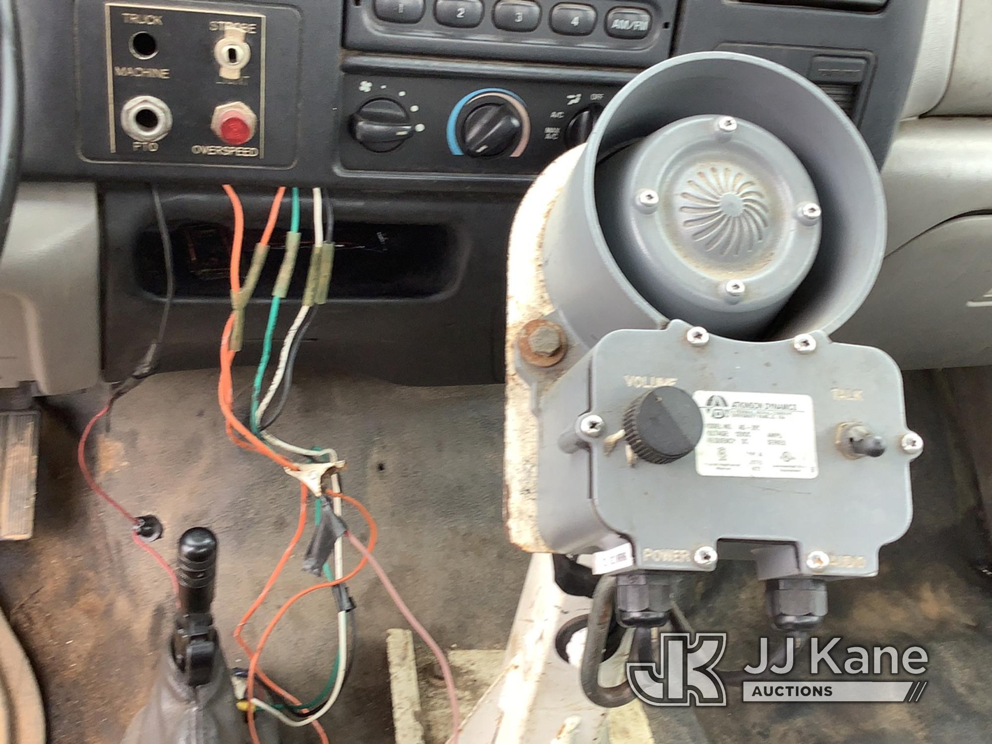 (Villa Rica, GA) Altec AP36, Non-Insulated Cable Placing Bucket rear mounted on 2000 Ford F650 Utili