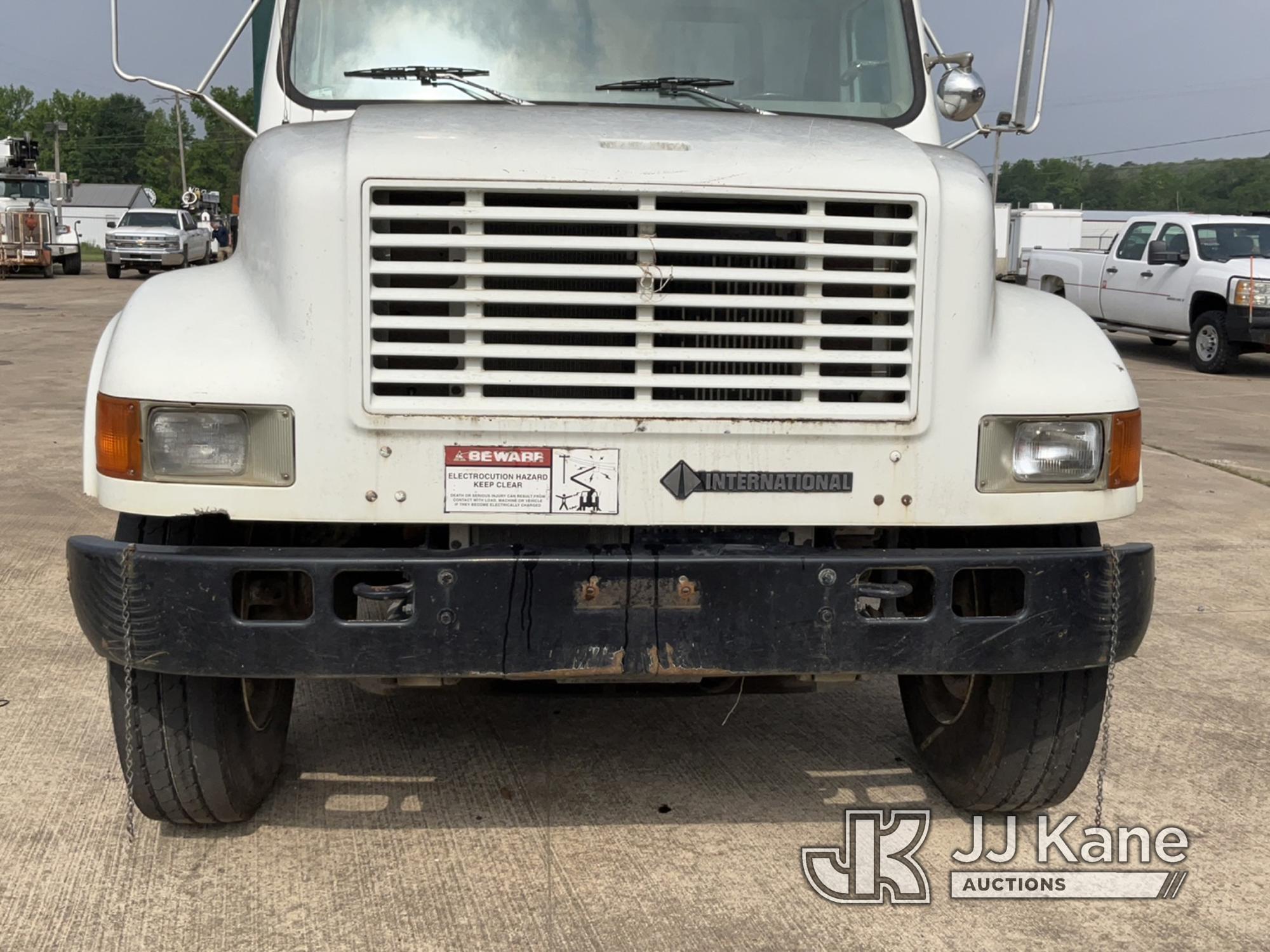 (Conway, AR) 2001 International 4900 Chipper Dump Truck Runs & Moves, Chip Dump Operates, Jump to St