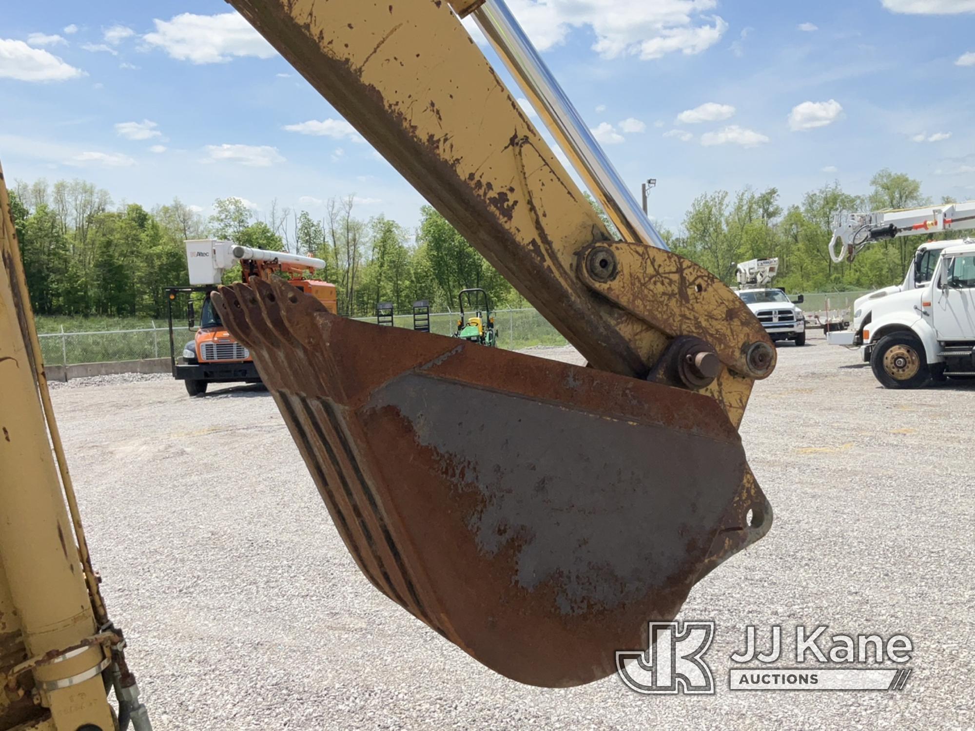 (Verona, KY) 1988 Cat 436 4X4 Tractor Loader Backhoe Runs, Moves & Operates) (Glass Broken Out, Rust