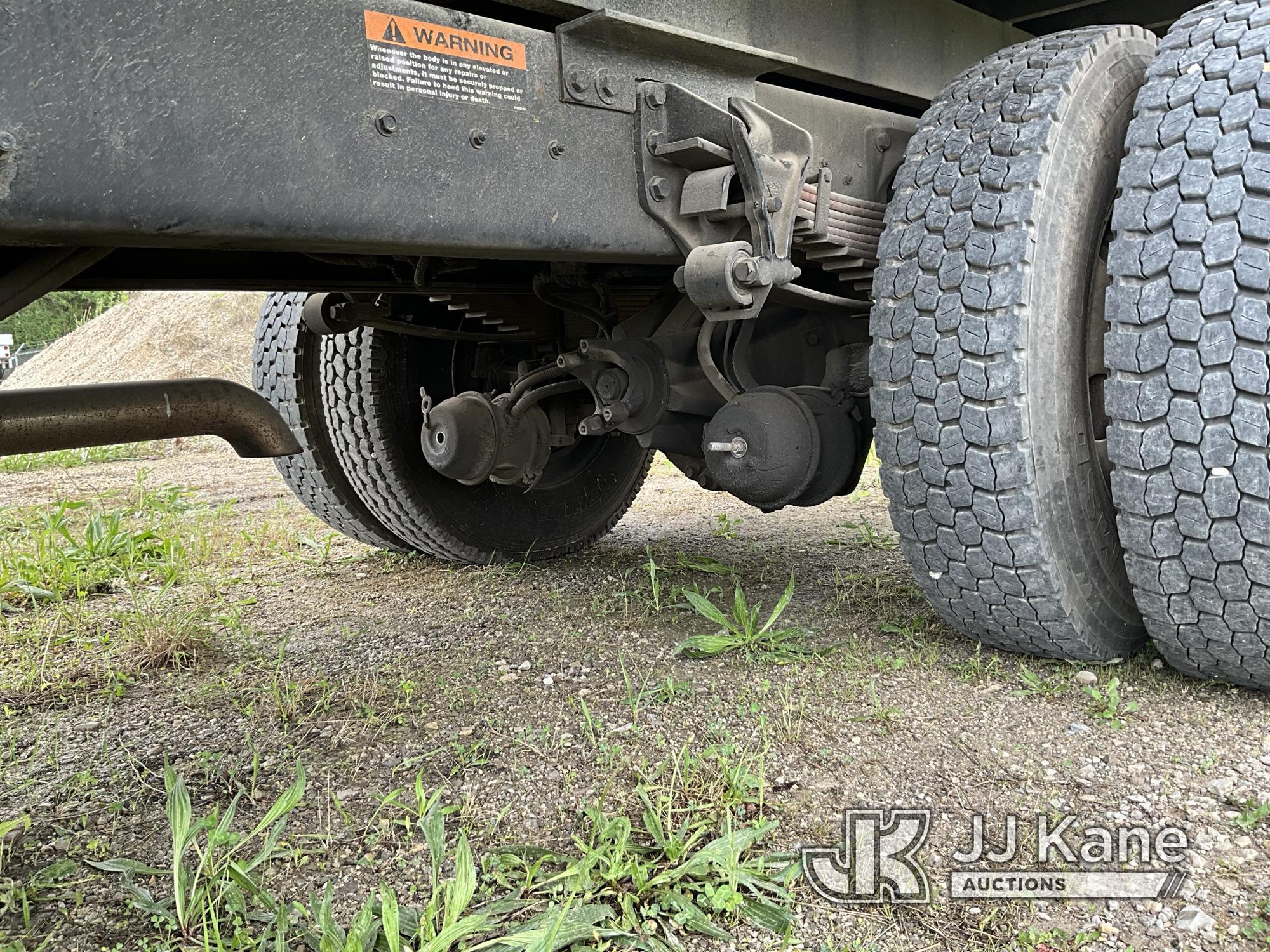 (Elizabethtown, KY) Peterson TL3, Grappleboom Crane mounted behind cab on 2009 Ford F750 Dump Debris