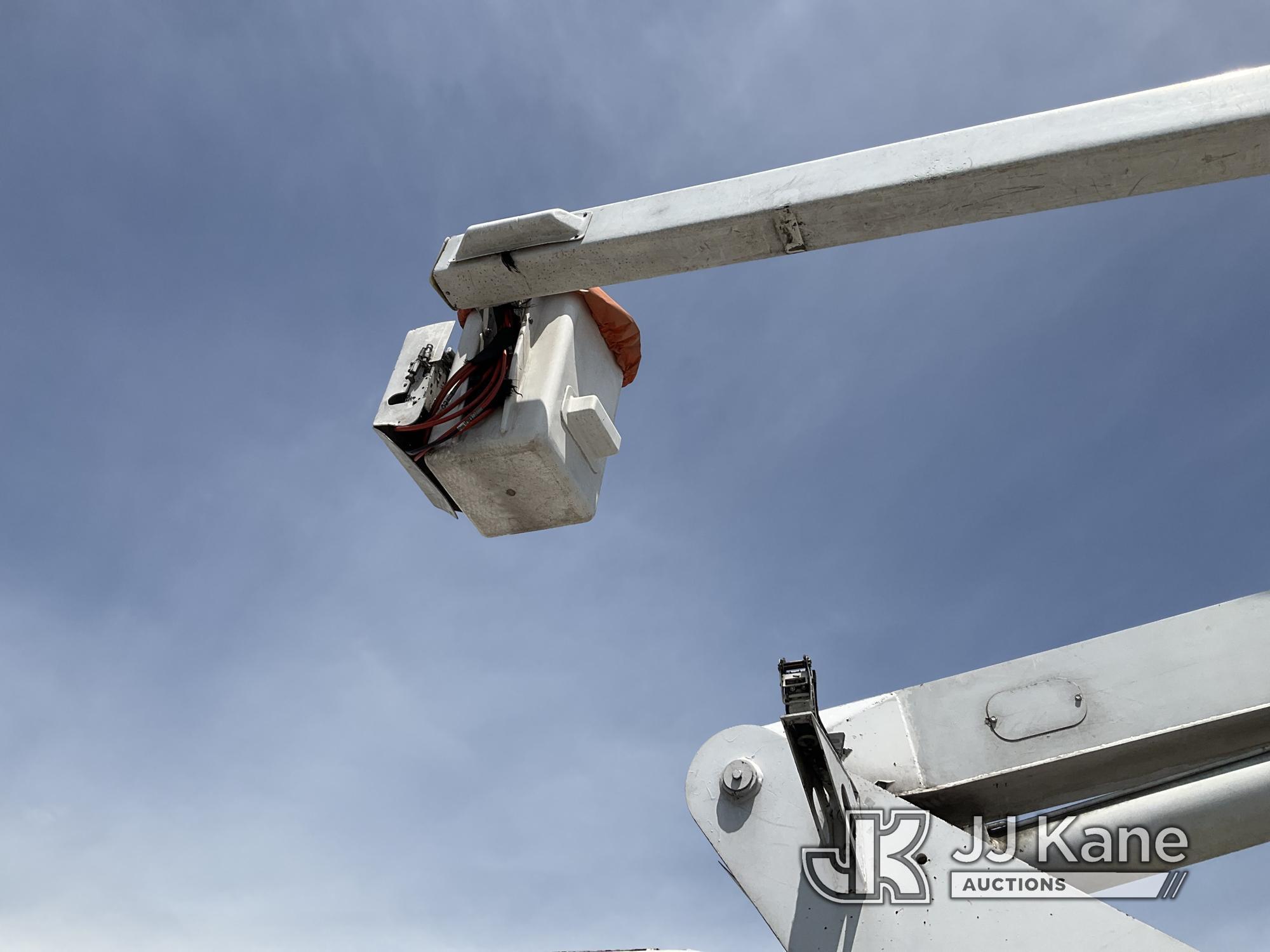 (Verona, KY) Versalift V0255RV, Over-Center Bucket Truck mounted behind cab on 2000 Ford F750 Chippe