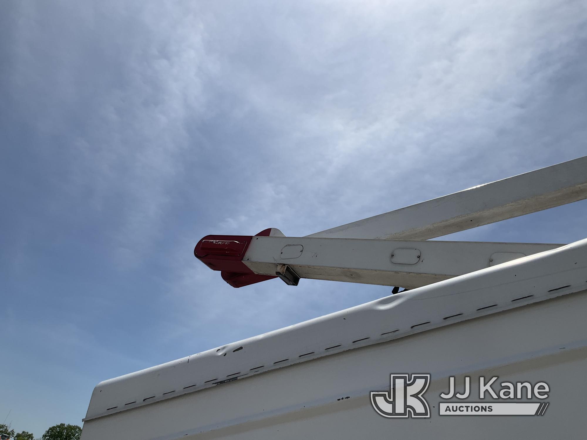 (Verona, KY) Versalift V0255RV, Over-Center Bucket Truck mounted behind cab on 2000 Ford F750 Chippe