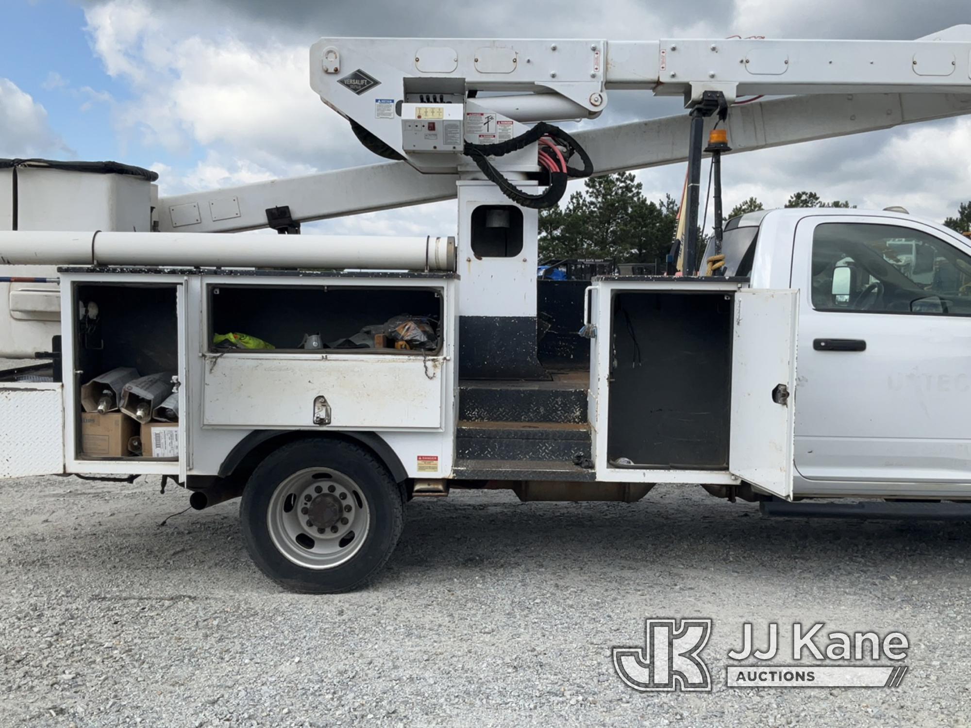 (Villa Rica, GA) Versalift Uncategorized, Articulating & Telescopic Bucket Truck center mounted on 2