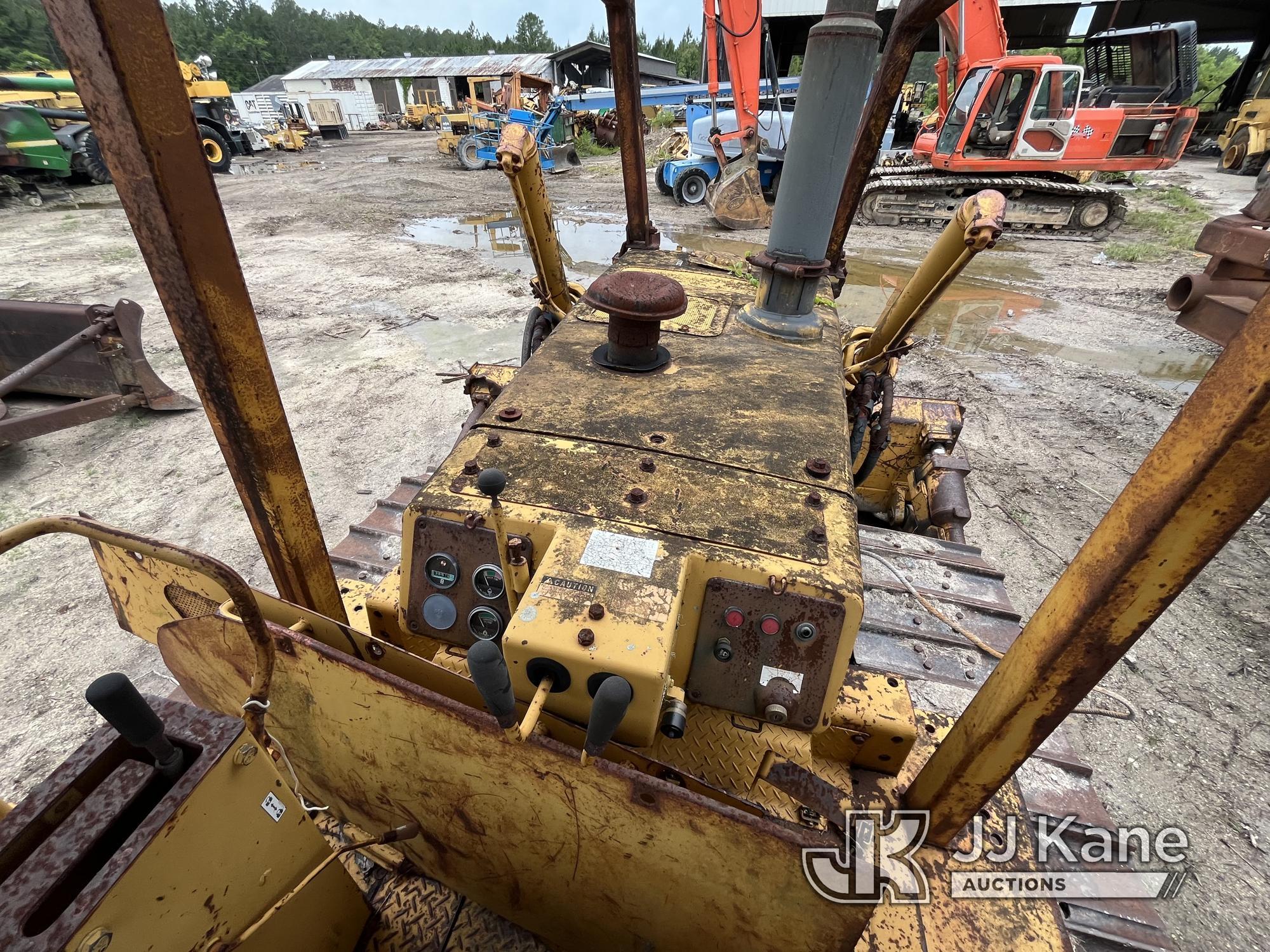 (Lake Butler, FL) 1987 Komatsu D58E1 Crawler Tractor Dose Not Run, Move, or Operate, Condition Unkno