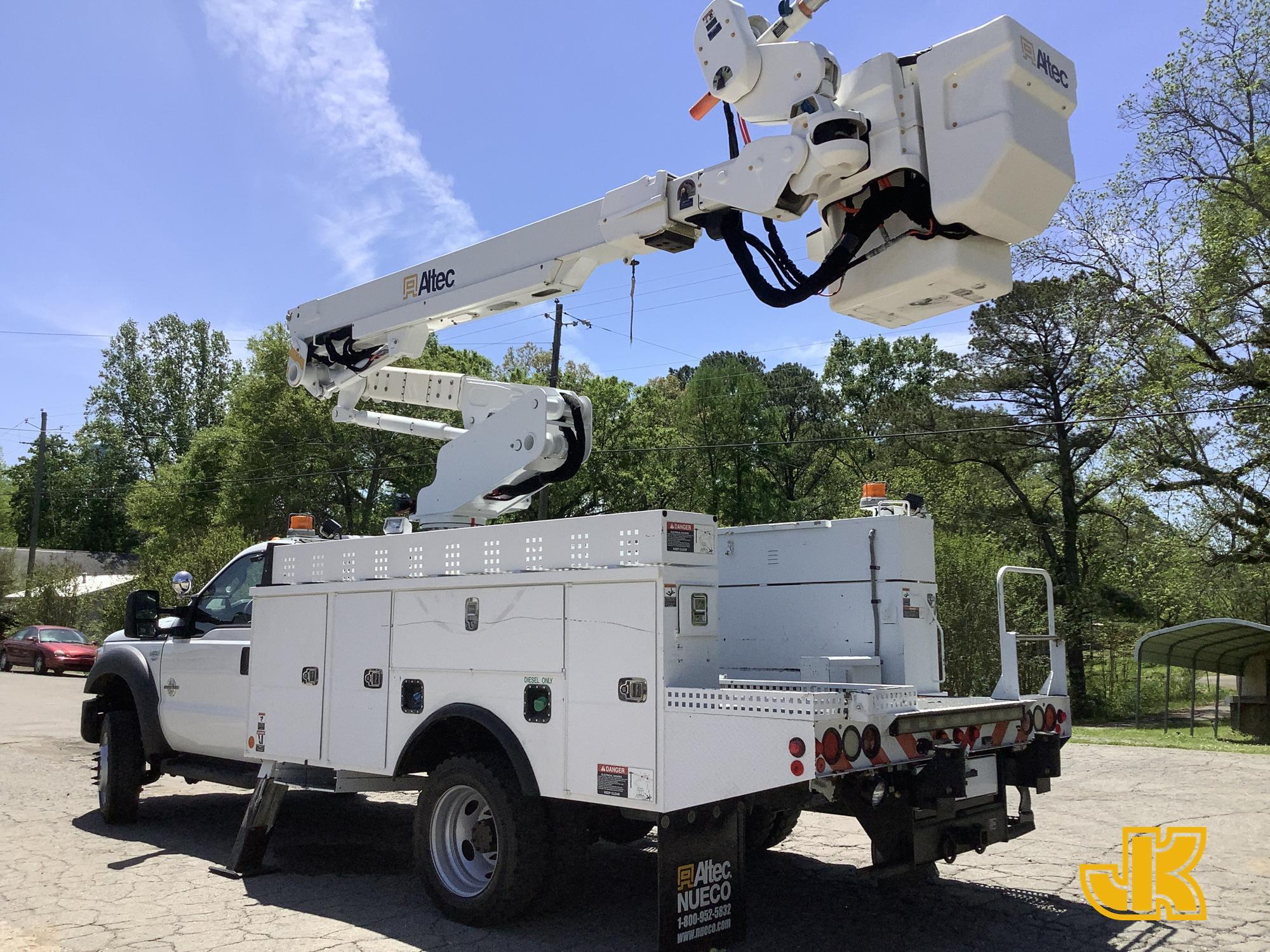 (Graysville, AL) Altec AT40-MH, Articulating & Telescopic Material Handling Bucket Truck mounted beh