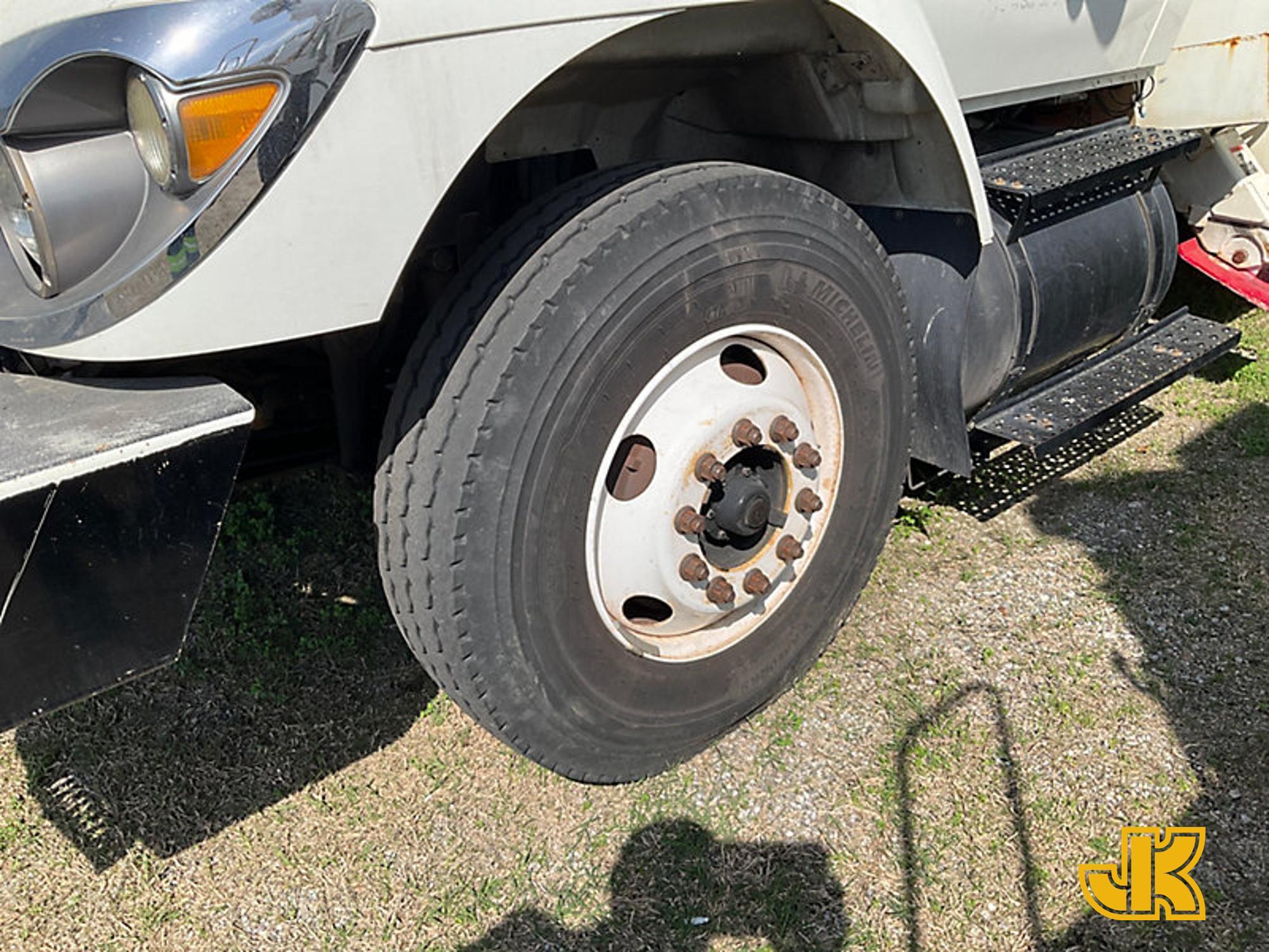 (Florence, SC) Altec AM55-MH, Over-Center Material Handling Bucket Truck rear mounted on 2008 Intern