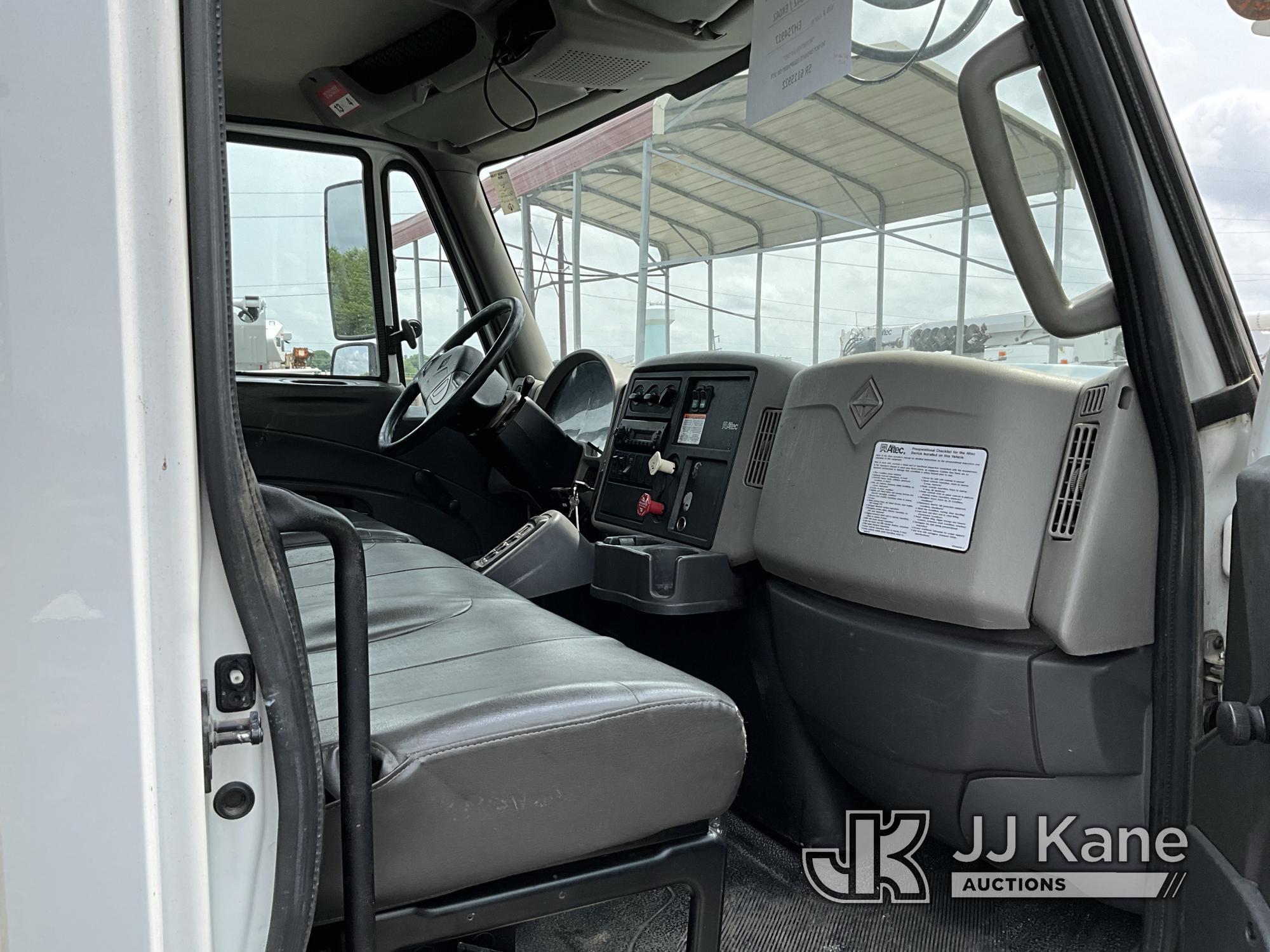 (Elizabethtown, KY) Altec D3060B-TR, Digger Derrick rear mounted on 2014 International 7400 6x6 Flat