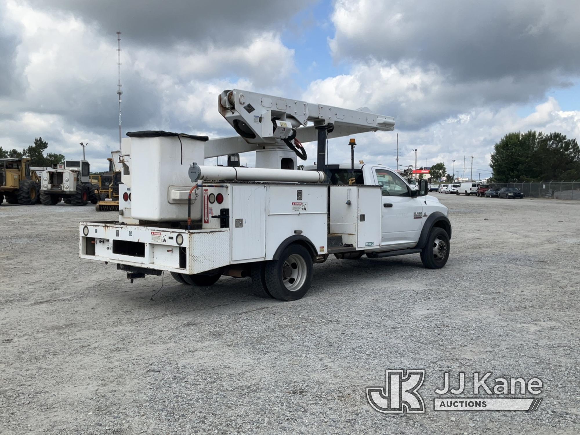 (Villa Rica, GA) Versalift Uncategorized, Articulating & Telescopic Bucket Truck center mounted on 2